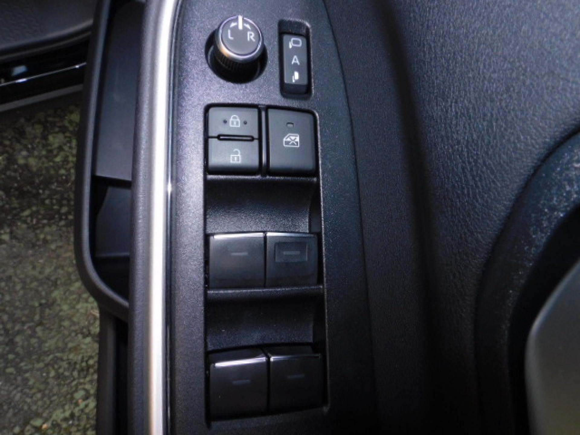 運転席ドアスイッチ