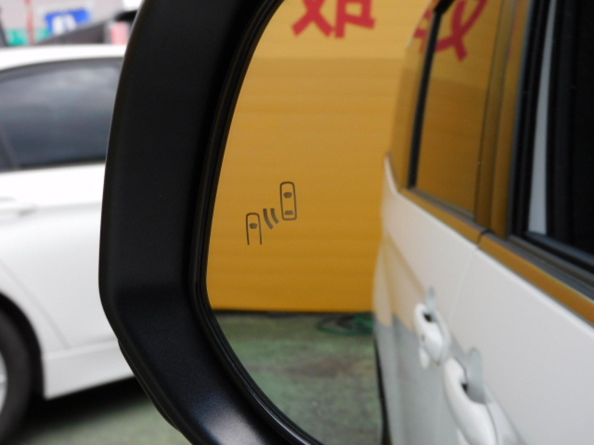 ブラインドスポットモニター＋安心降車アシスト（※）メーカーオプション