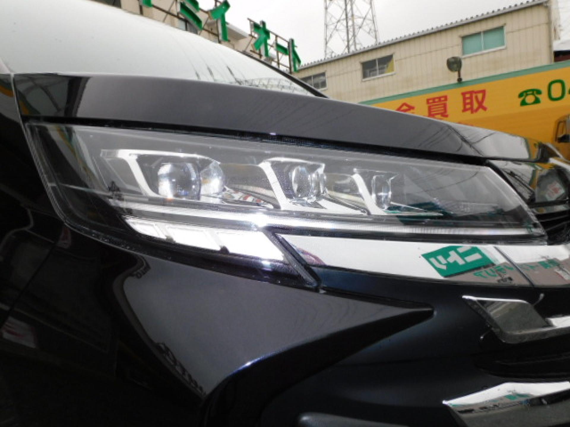 オートレベリング機能付プロジェクター式3眼LEDヘッドランプ＋アダプティブハイビームシステム（※）メーカーオプション