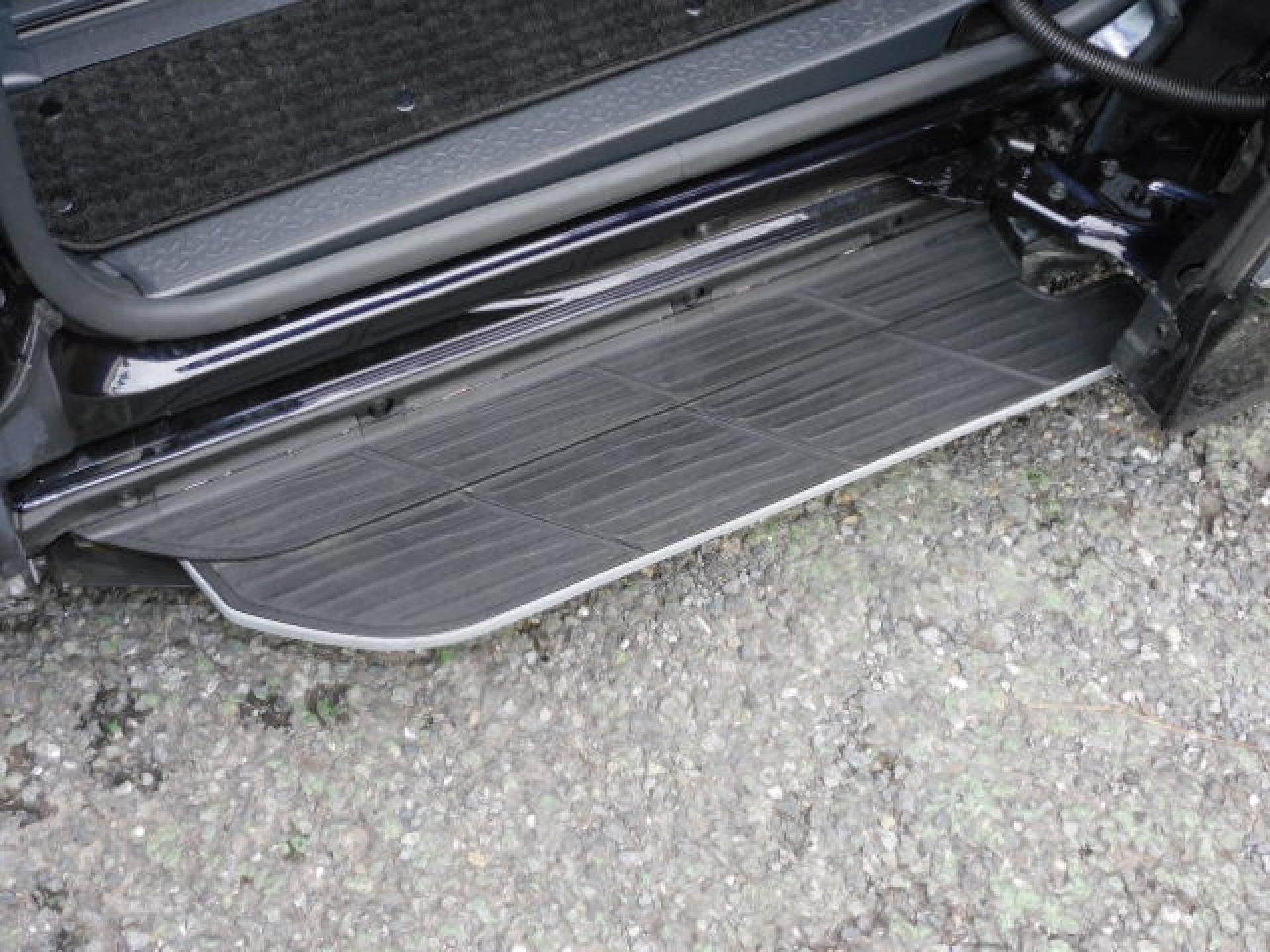ユニバーサルステップ（※）メーカーオプション