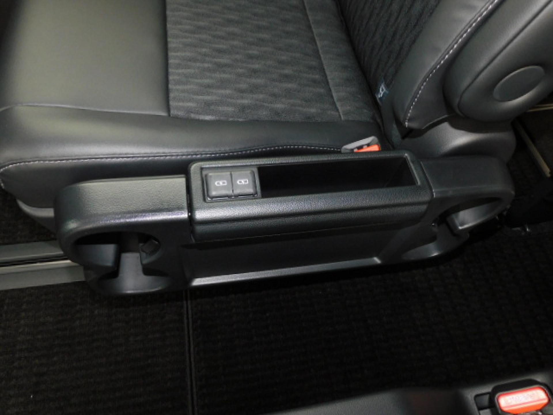 折りたたみ式セカンドシートサイドテーブル（カップホルダー×4・充電用USB×2）