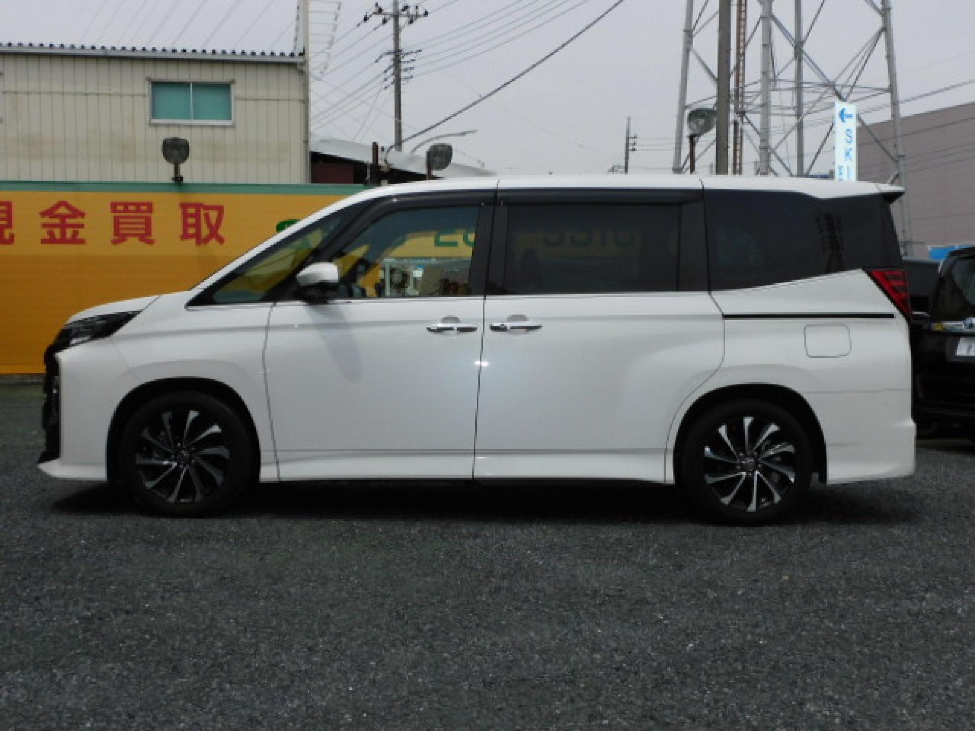 ホワイトパールクリスタルシャイン！ハンズフリーパワースライドドア（※）メーカーオプション快適利便パッケージHigh、ユニバーサルステップ（助手席側）（※）メーカーオプション