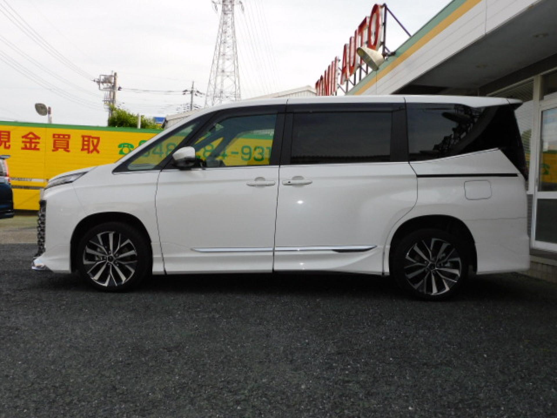 ホワイトパールクリスタルシャイン！ハンズフリーパワースライドドア（※）メーカーオプション快適利便パッケージHigh、ユニバーサルステップ（助手席側）（※）メーカーオプション