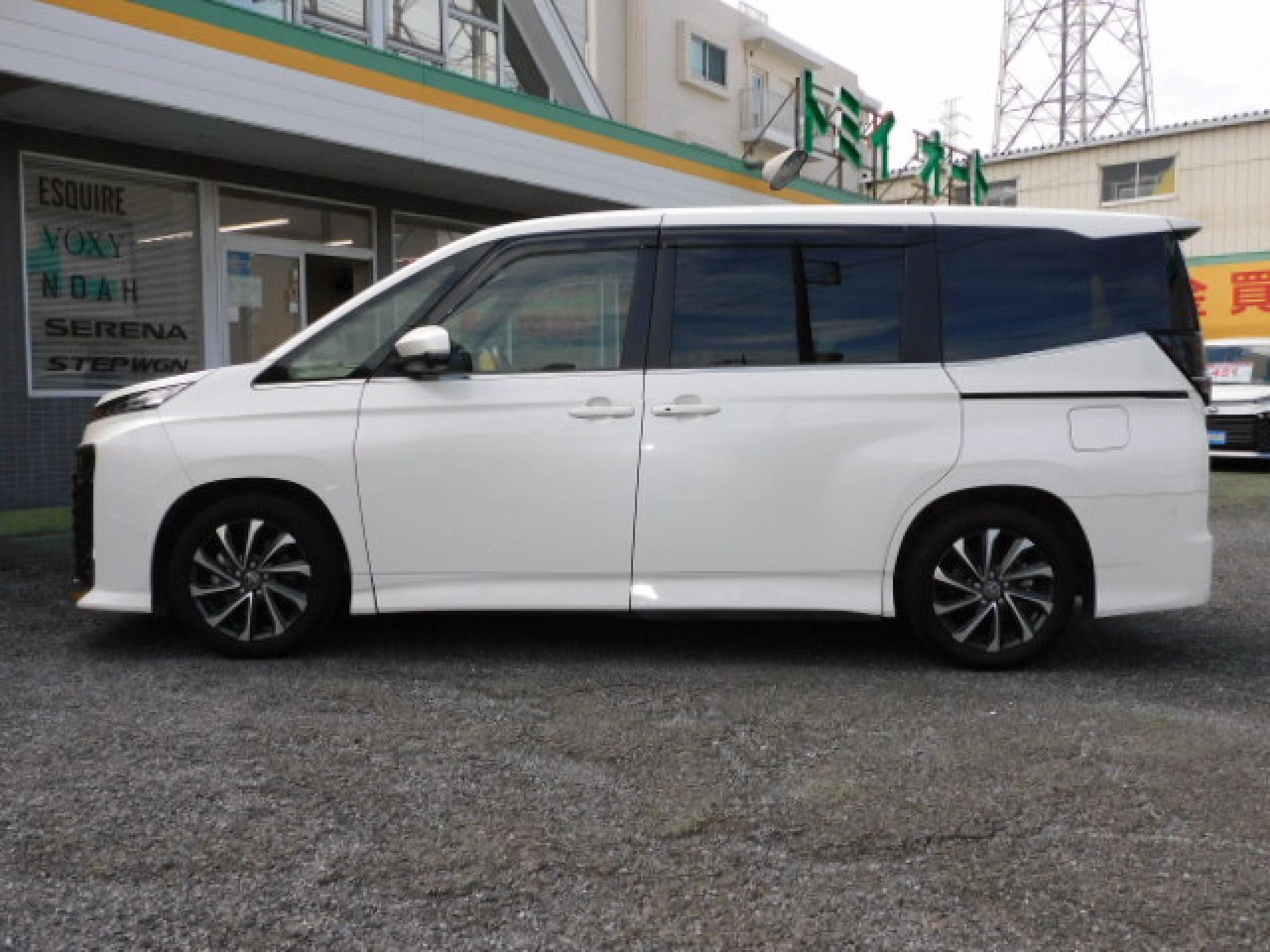 ホワイトパールクリスタルシャイン！ハンズフリーパワースライドドア（※）メーカーオプション快適利便パッケージHigh、ユニバーサルステップ（助手席側）（※）メーカーオプション
