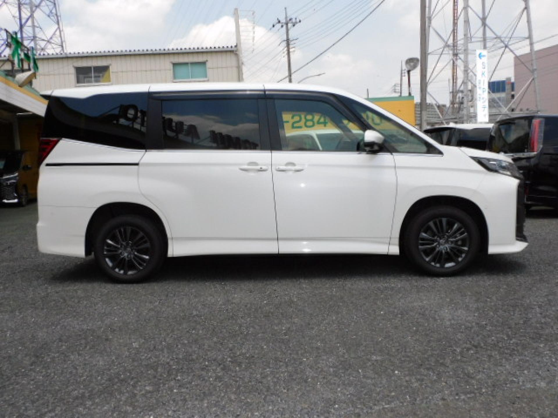 4年　ノアHV　S-Z　E-Four 4WD　寒冷地仕様　快適利便パッケージHigh＆トヨタチームメイト！！