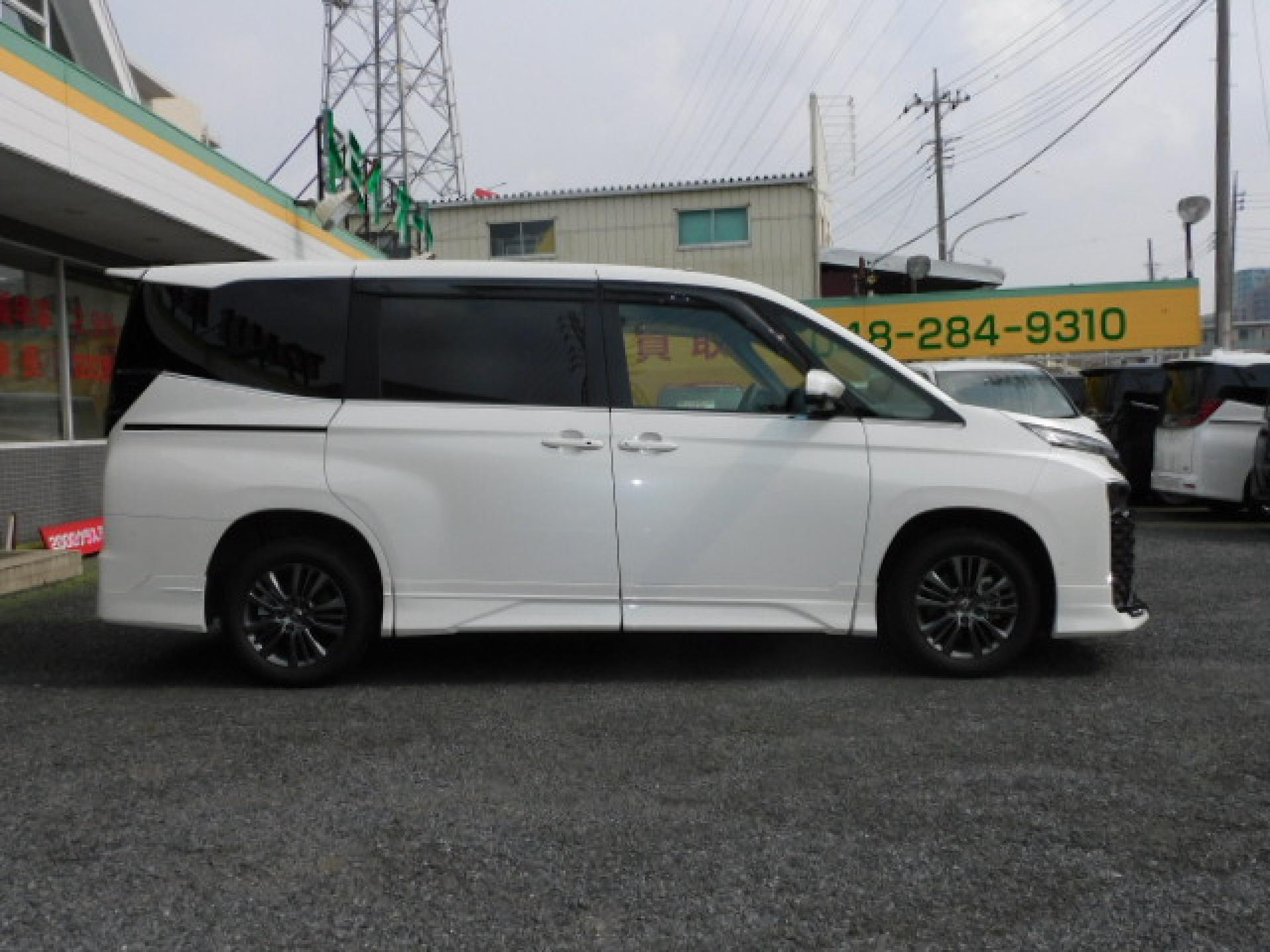 5年　ヴォクシーHV　S-Z　E-Four 4WD　GRエアロ＆モデリスタLEDイルミルーフスポイラー！！　寒冷地仕様　快適利便パッケージHigh＆トヨタチームメイト！！