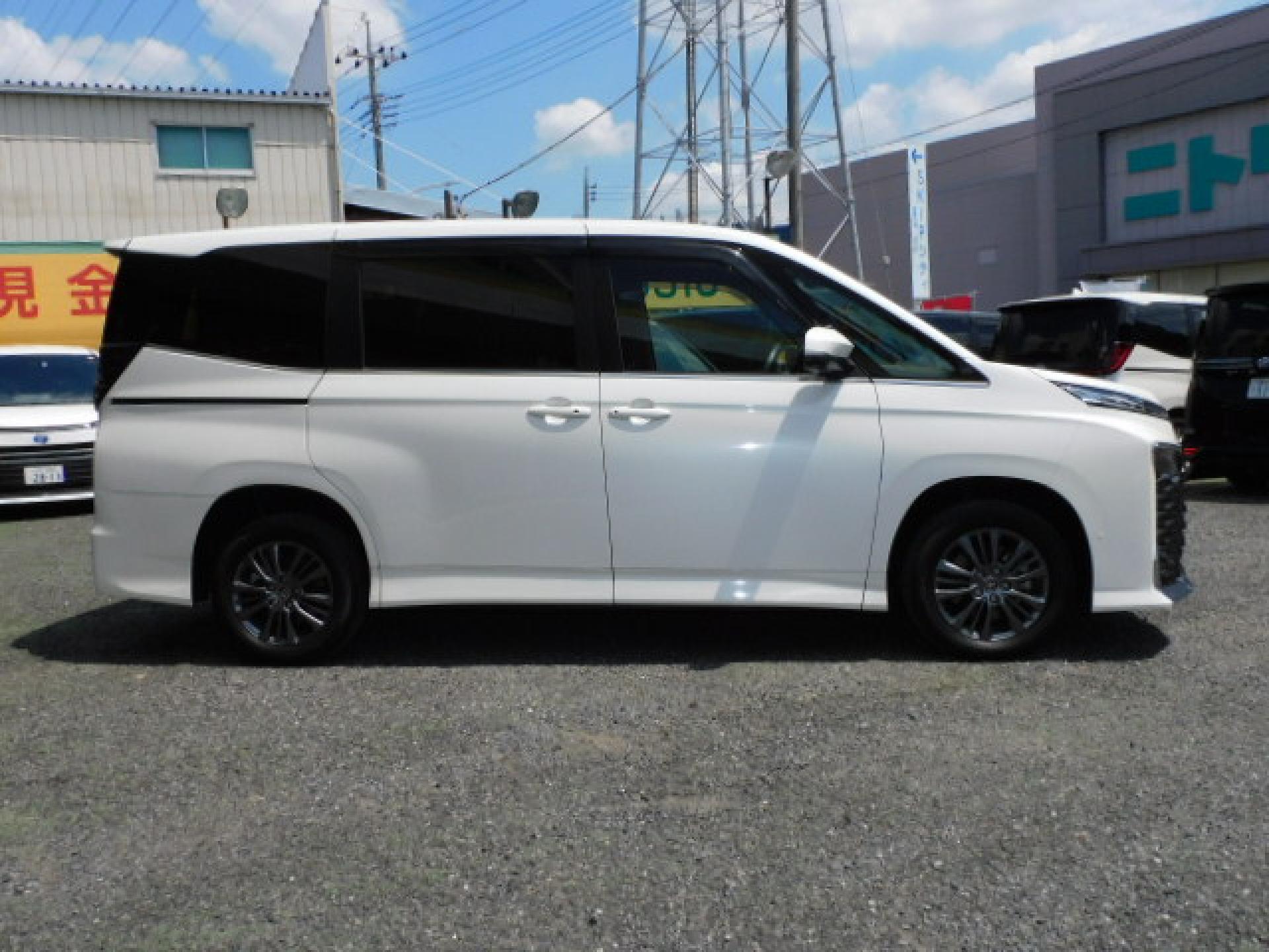 5年　ヴォクシーHV　S-Z　E-Four 4WD　寒冷地仕様　快適利便パッケージHigh＆トヨタチームメイト！！