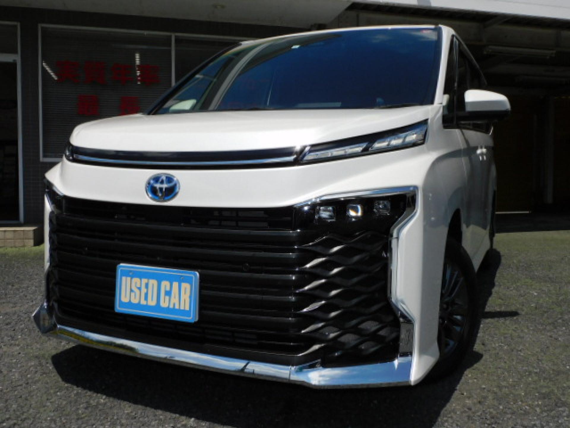メーカーオプション多数の最上グレード【HV　S-Z　E-Four 4WD　寒冷地仕様】です！！