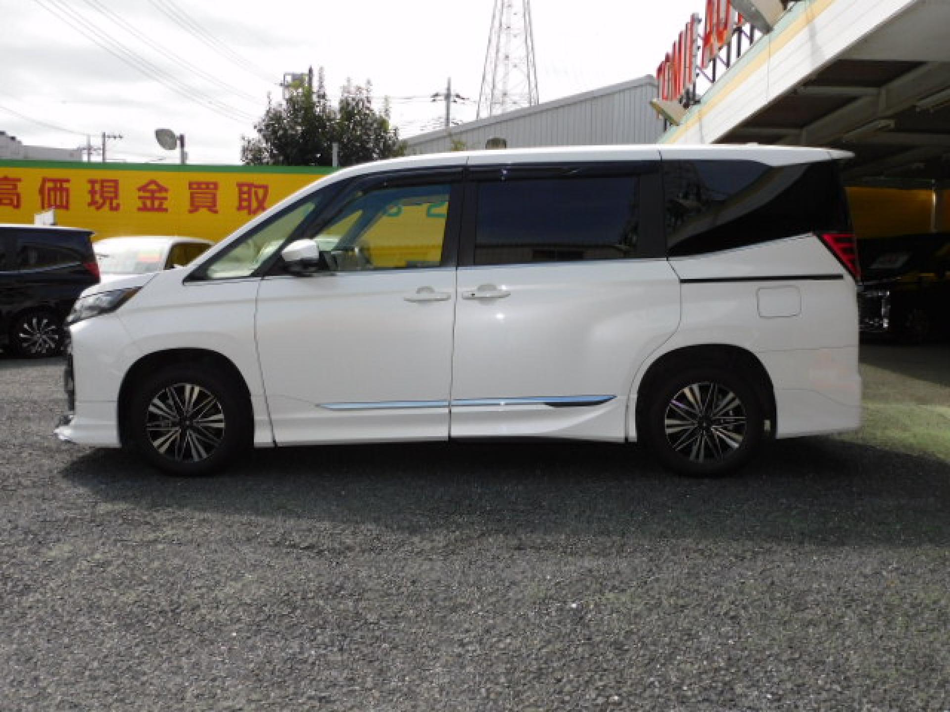 ホワイトパールクリスタルシャイン！ハンズフリーパワースライドドア（※）メーカーオプション快適利便パッケージHigh、ユニバーサルステップ（助手席側）（※）メーカーオプション