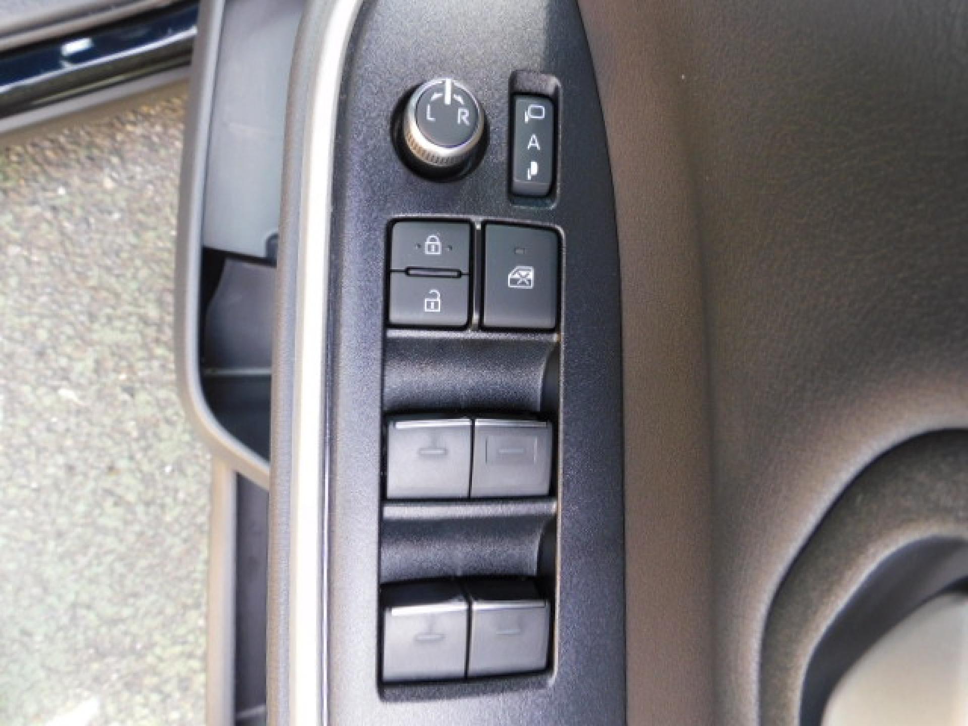 運転席ドアスイッチ
