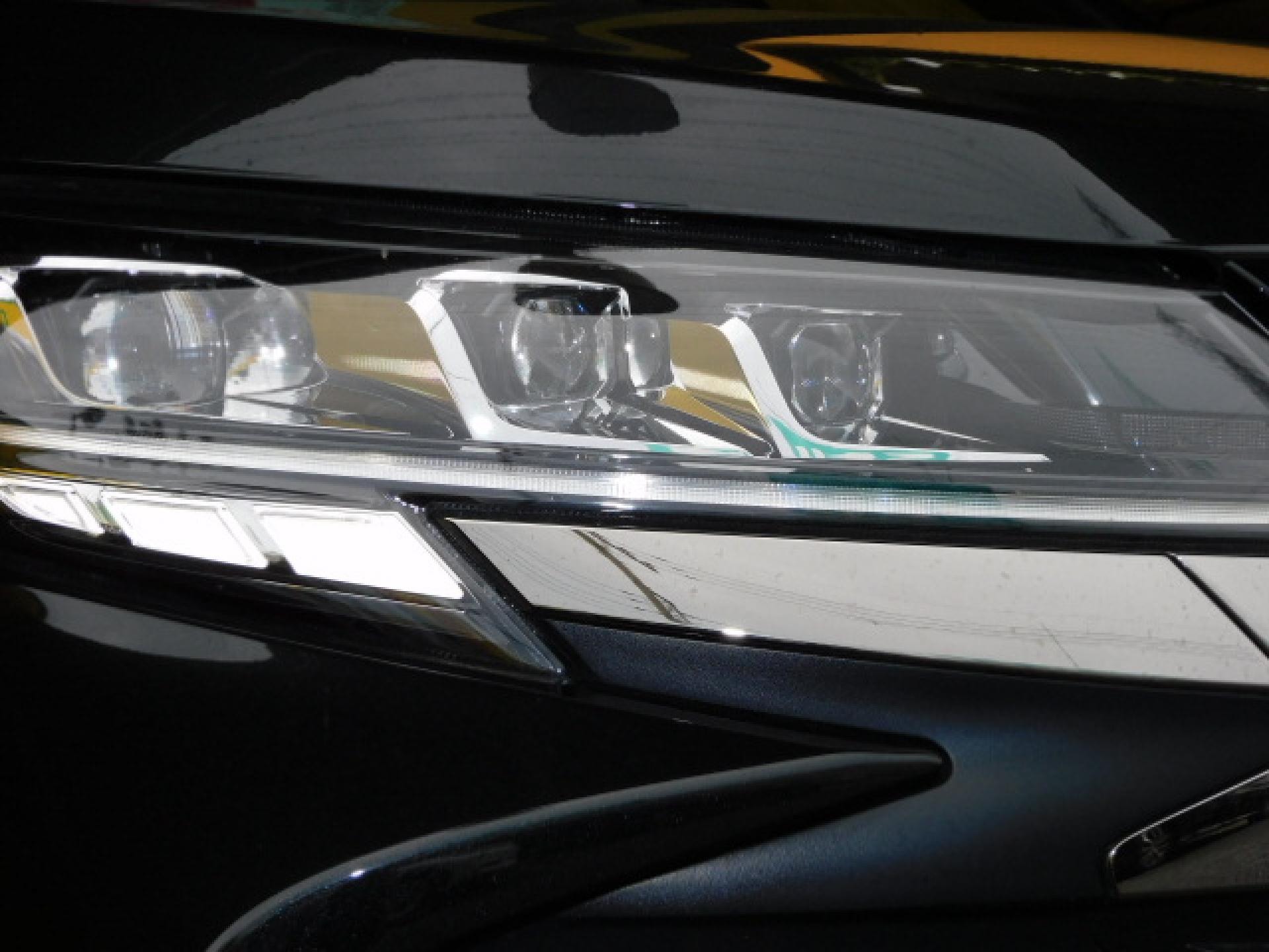 オートレベリング機能付プロジェクター式3眼LEDヘッドランプ＋アダプティブハイビームシステム（※）メーカーオプション