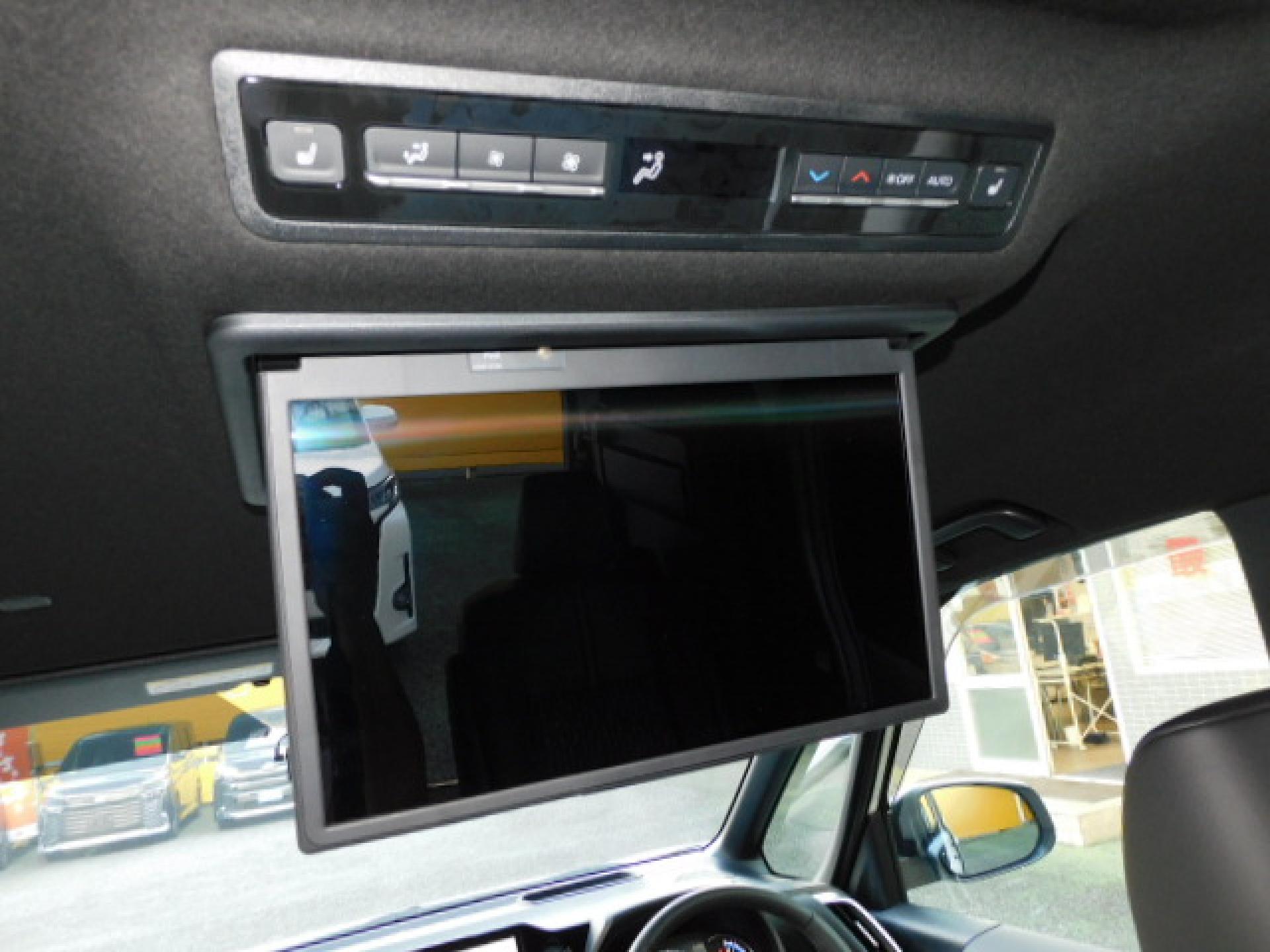 純正14インチ有機EL後席フリップダウンモニター（V14-R72R）、後席オートエアコン、2列目シートヒーター（※）メーカーオプション快適利便パッケージHigh