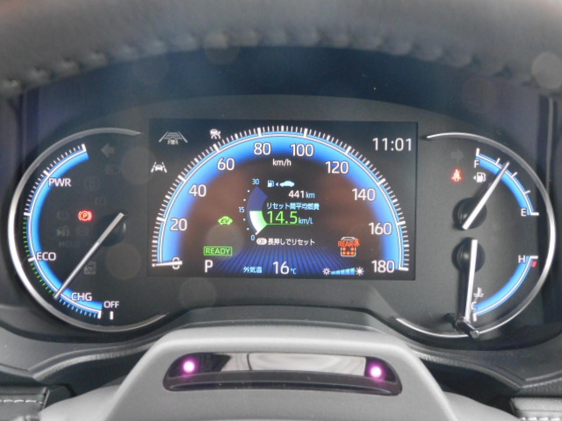 ハイブリッド専用オプティトロンメーター＋7インチマルチインフォメーションディスプレイ、ドライバーモニターカメラ（※）メーカーオプション