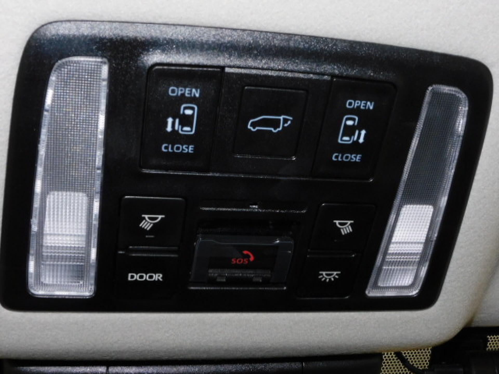 両側パワースライドドア、パワーバックドア(※)メーカーオプション快適利便パッケージHigh、ヘルプネットスイッチ