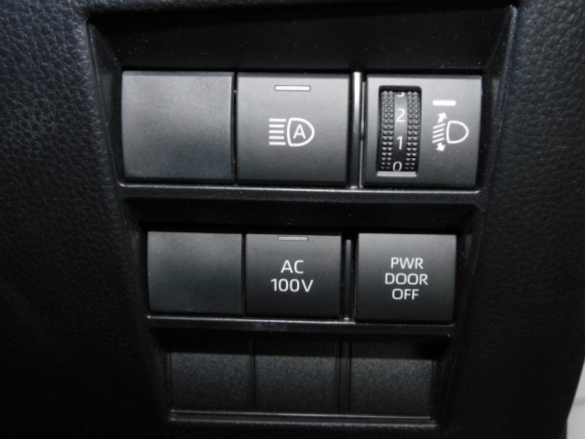 オートマチックハイビーム、ヘッドライトレベリングスイッチ、AC100V/1500Wメインスイッチ、パワードアメインスイッチ