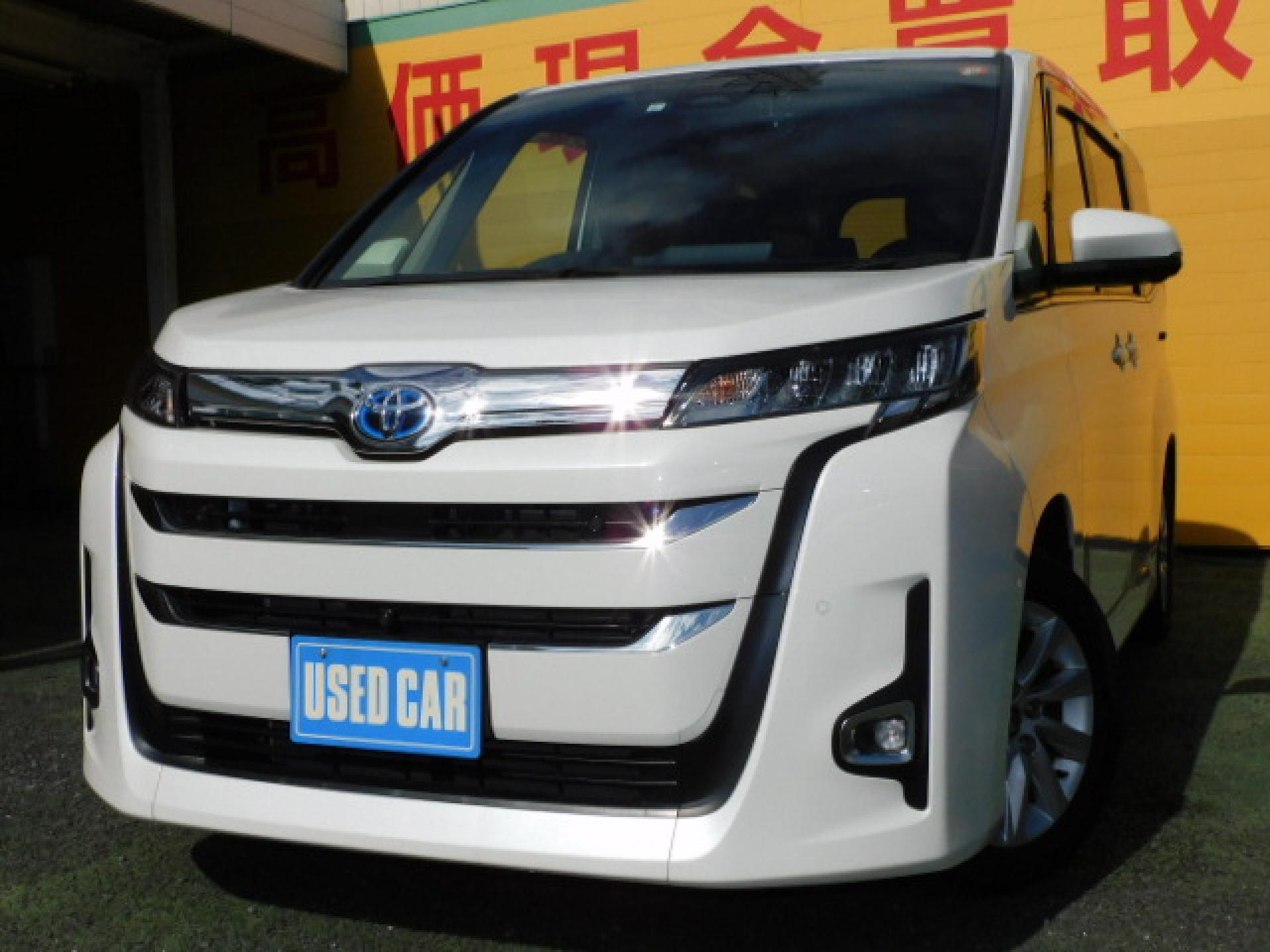 豪華装備グレードの【HV Z】です。