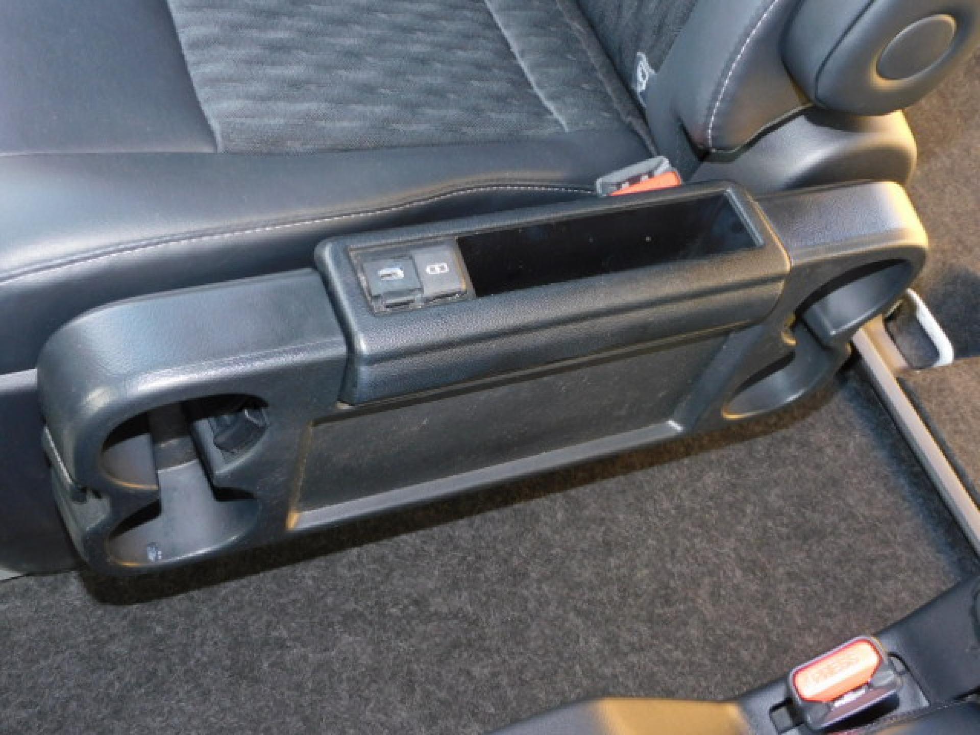 折りたたみ式セカンドシートサイドテーブル(カップホルダー×4・充電用USB×2)