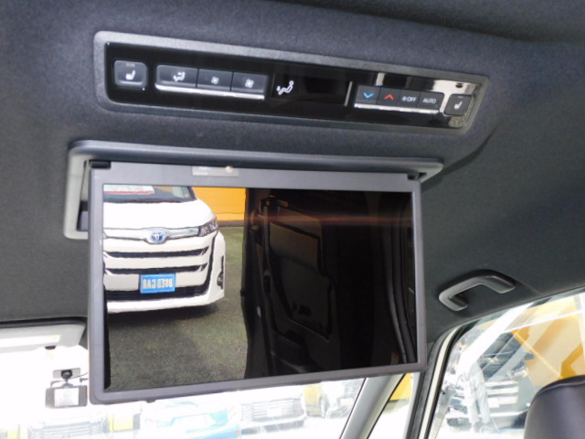 純正14インチ有機EL後席フリップダウンモニター(V14-R72R)、後席オートエアコン、2列目シートヒーター(※)メーカーオプション快適利便パッケージHigh