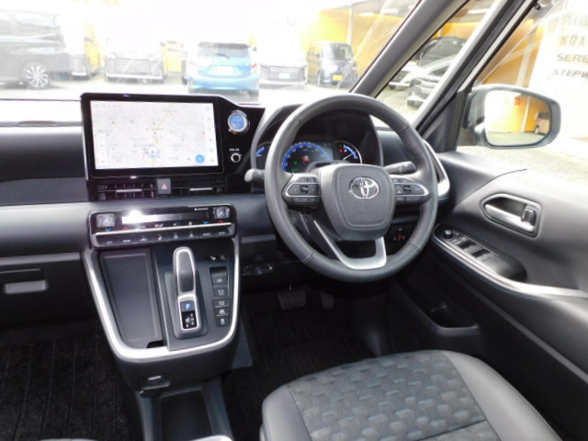 10.5インチディスプレイオーディオPlus&パノラミックビューモニター、カラーヘッドアップディスプレイ+デジタルインナーミラー(※)メーカーオプション ドライビングサポートパッケージ