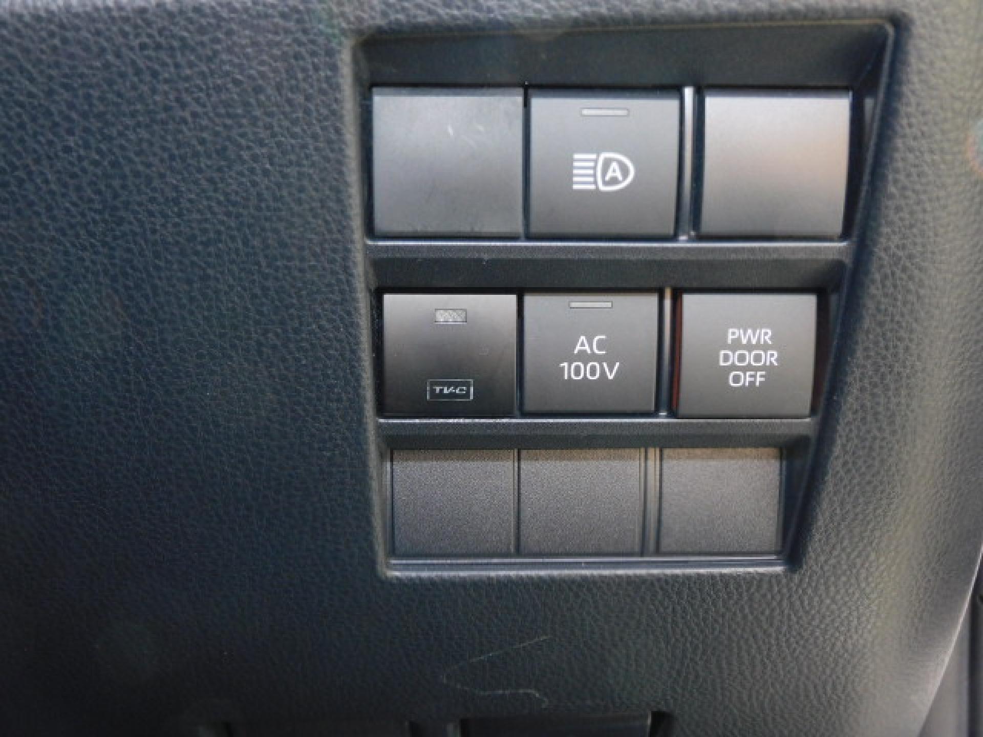 オートマチックハイビーム、TVジャンパーキット、AC100V/1500Wメインスイッチ、パワードアメインスイッチ