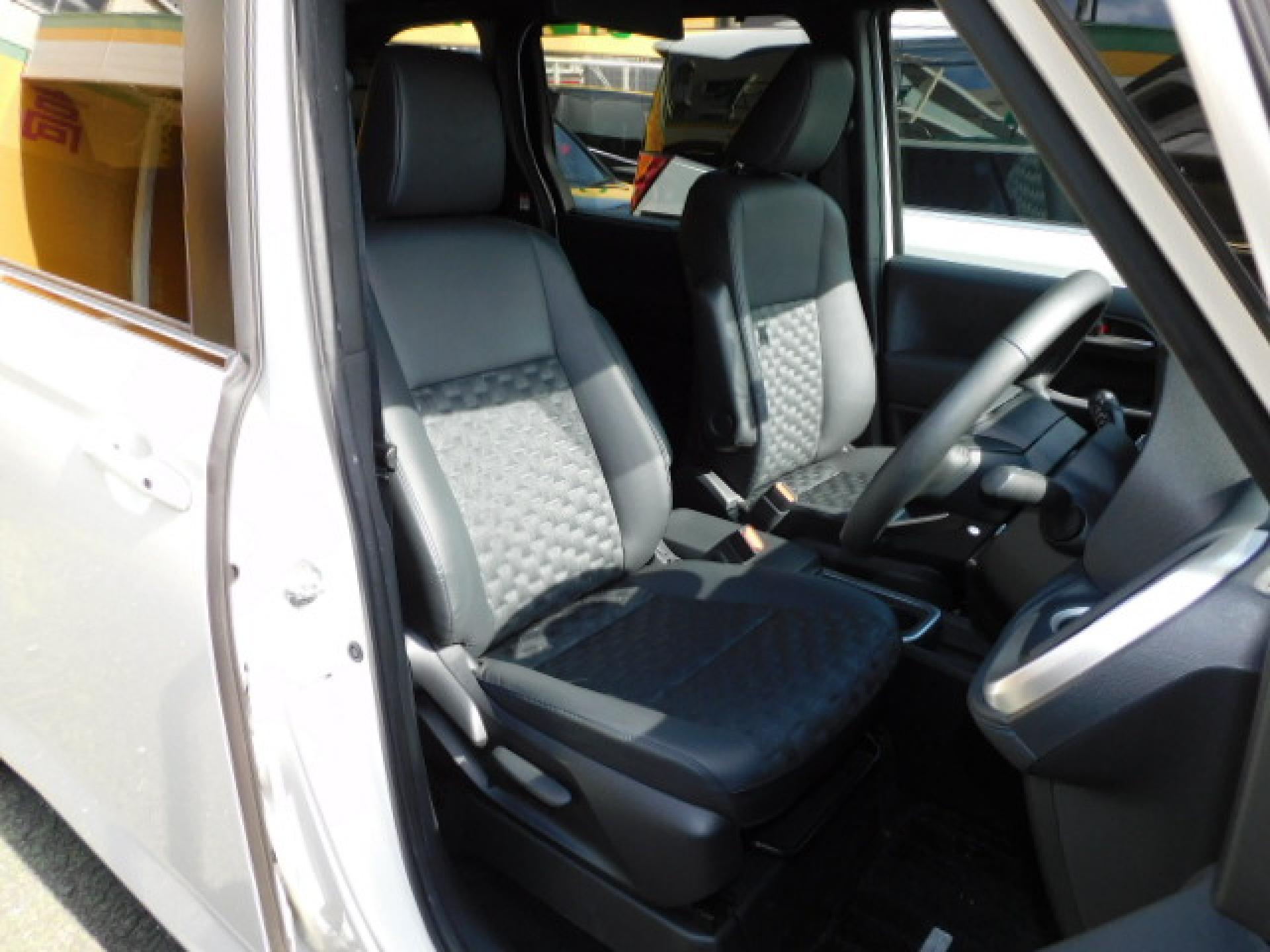 前席+2列目シートヒーター(※)メーカーオプション快適利便パッケージHigh