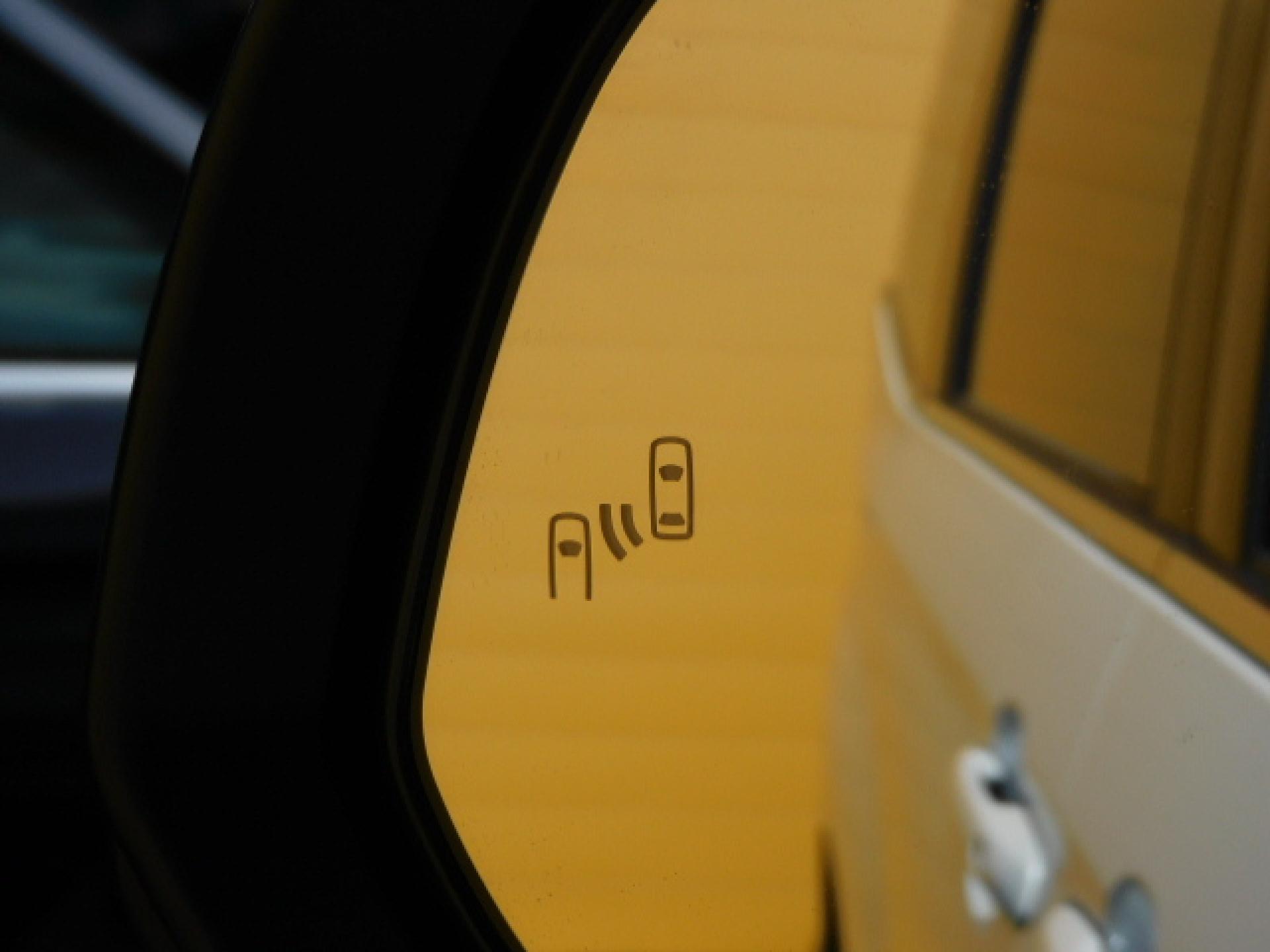 ブラインドスポットモニター+安心降車アシスト(※)メーカーオプション