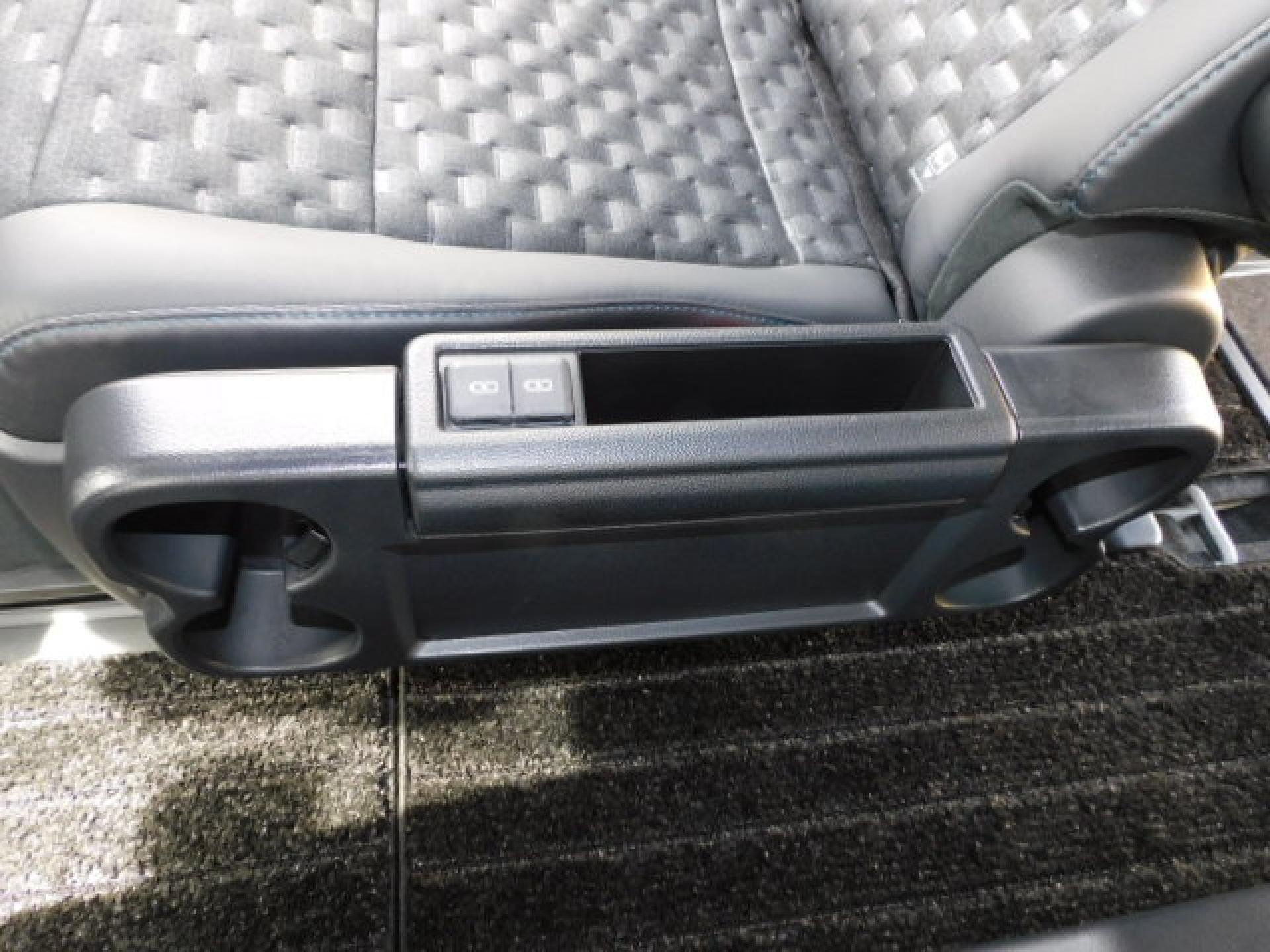 折りたたみ式セカンドシートサイドテーブル(カップホルダー×4・充電用USB×2)