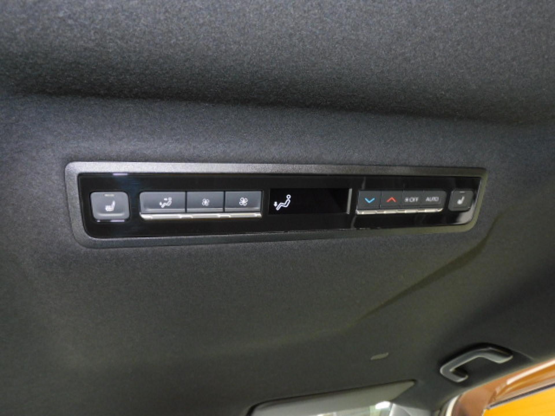 後席オートエアコン、2列目シートヒーター（※）メーカーオプション快適利便パッケージHigh