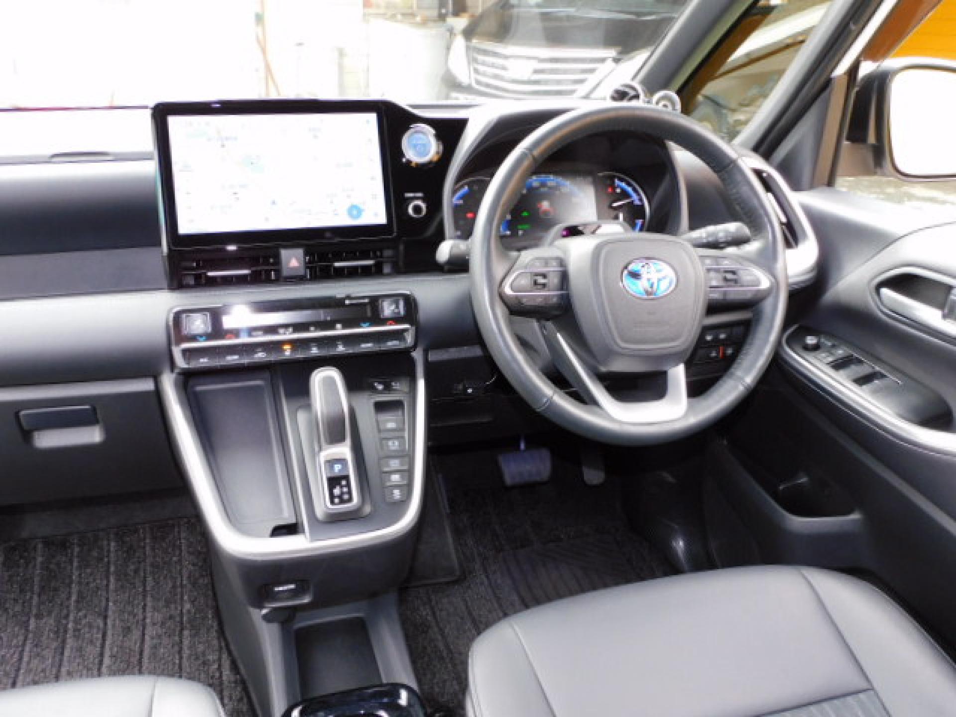 10.5インチディスプレイオーディオPlus＆パノラミックビューモニター、カラーヘッドアップディスプレイ＋デジタルインナーミラー（※）メーカーオプション ドライビングサポートパッケージ