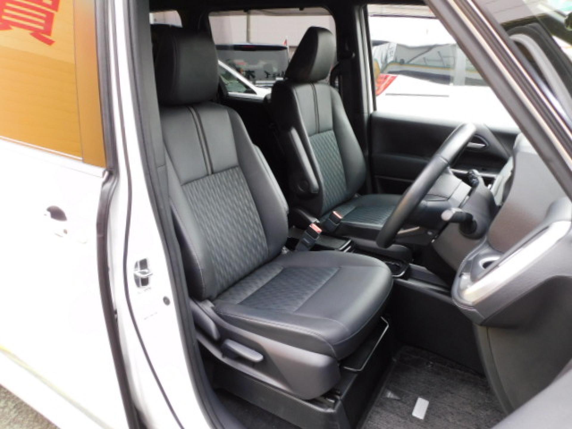 前席＋2列目シートヒーター（※）メーカーオプション快適利便パッケージHigh