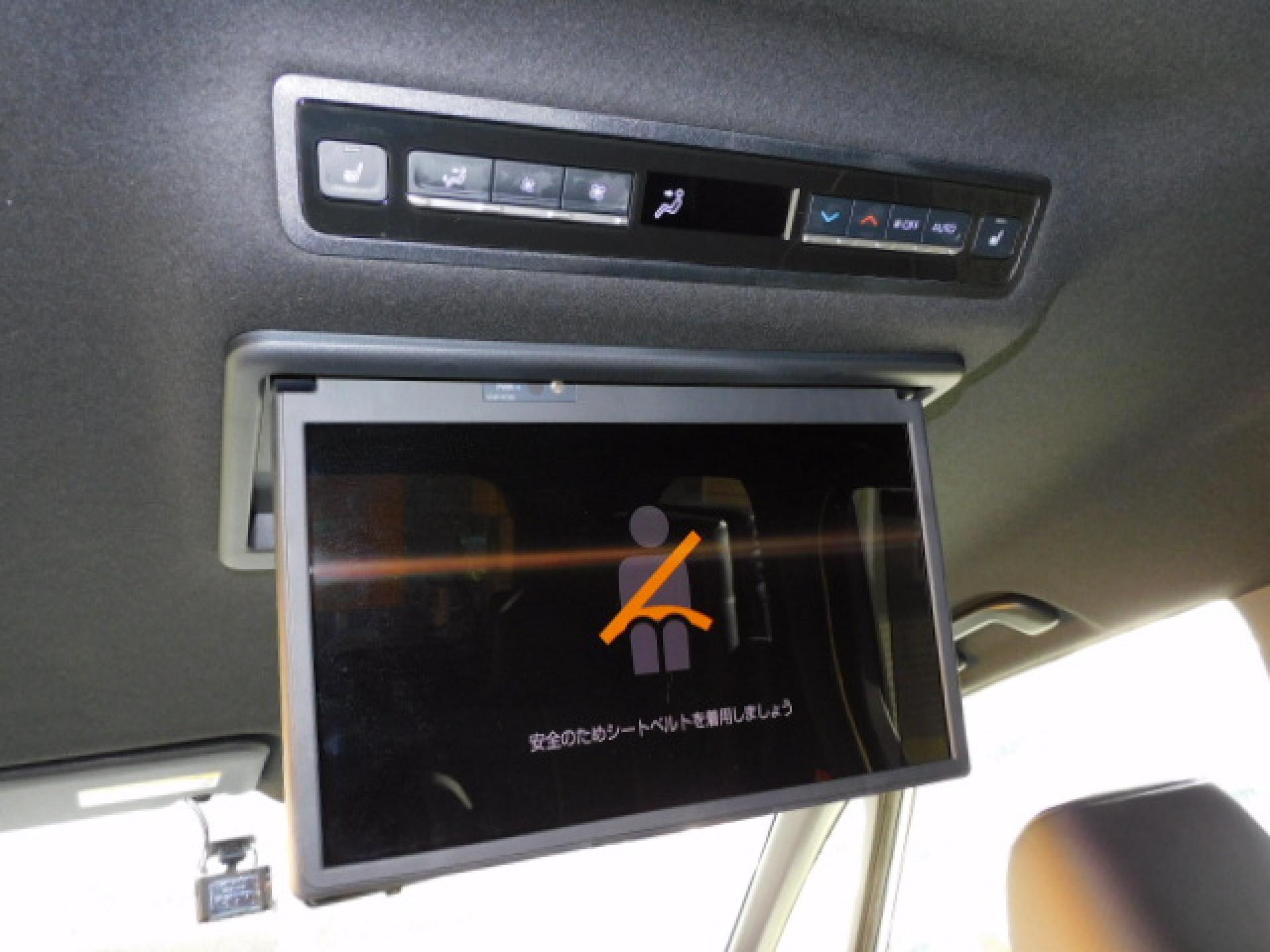 純正14インチ有機EL後席フリップダウンモニター（V14-R72R）、後席オートエアコン、2列目シートヒーター（※）メーカーオプション快適利便パッケージHigh