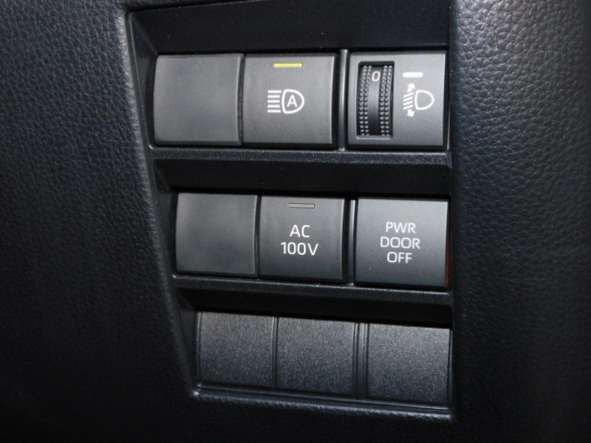 オートマチックハイビーム、ヘッドライトレベリングスイッチ、AC100V/1500Wメインスイッチ、パワードアメインスイッチ