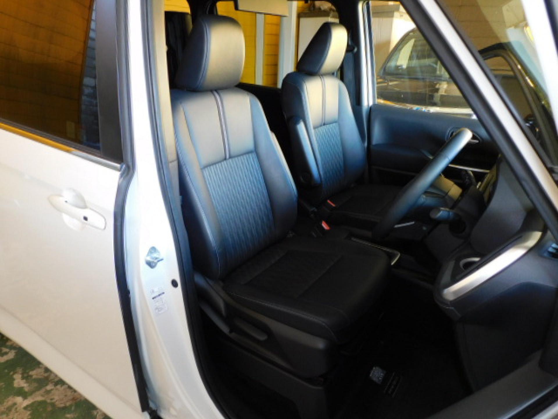 前席＋2列目シートヒーター（※）メーカーオプション快適利便パッケージHigh