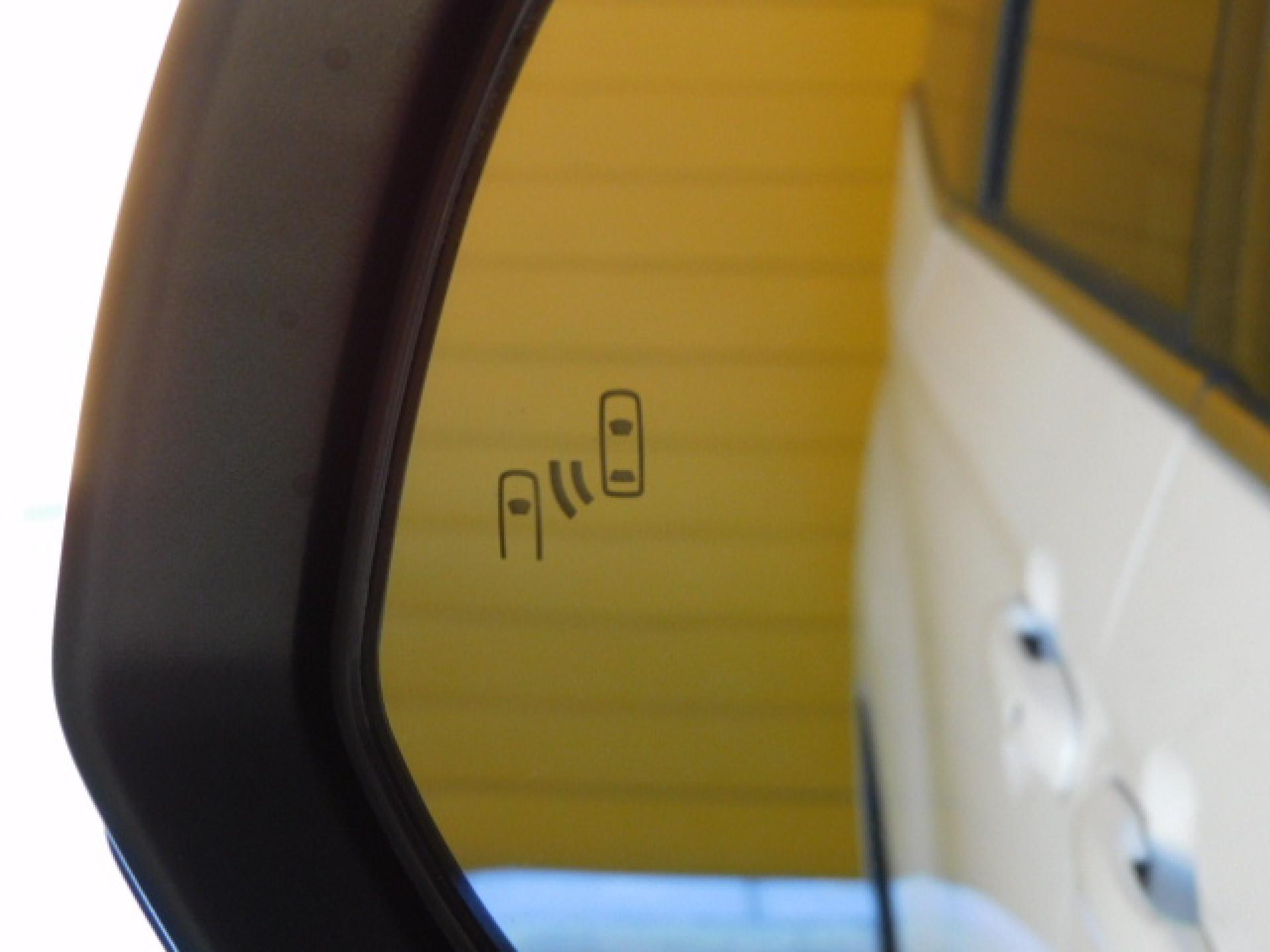 ブラインドスポットモニター＋安心降車アシスト（※）メーカーオプション