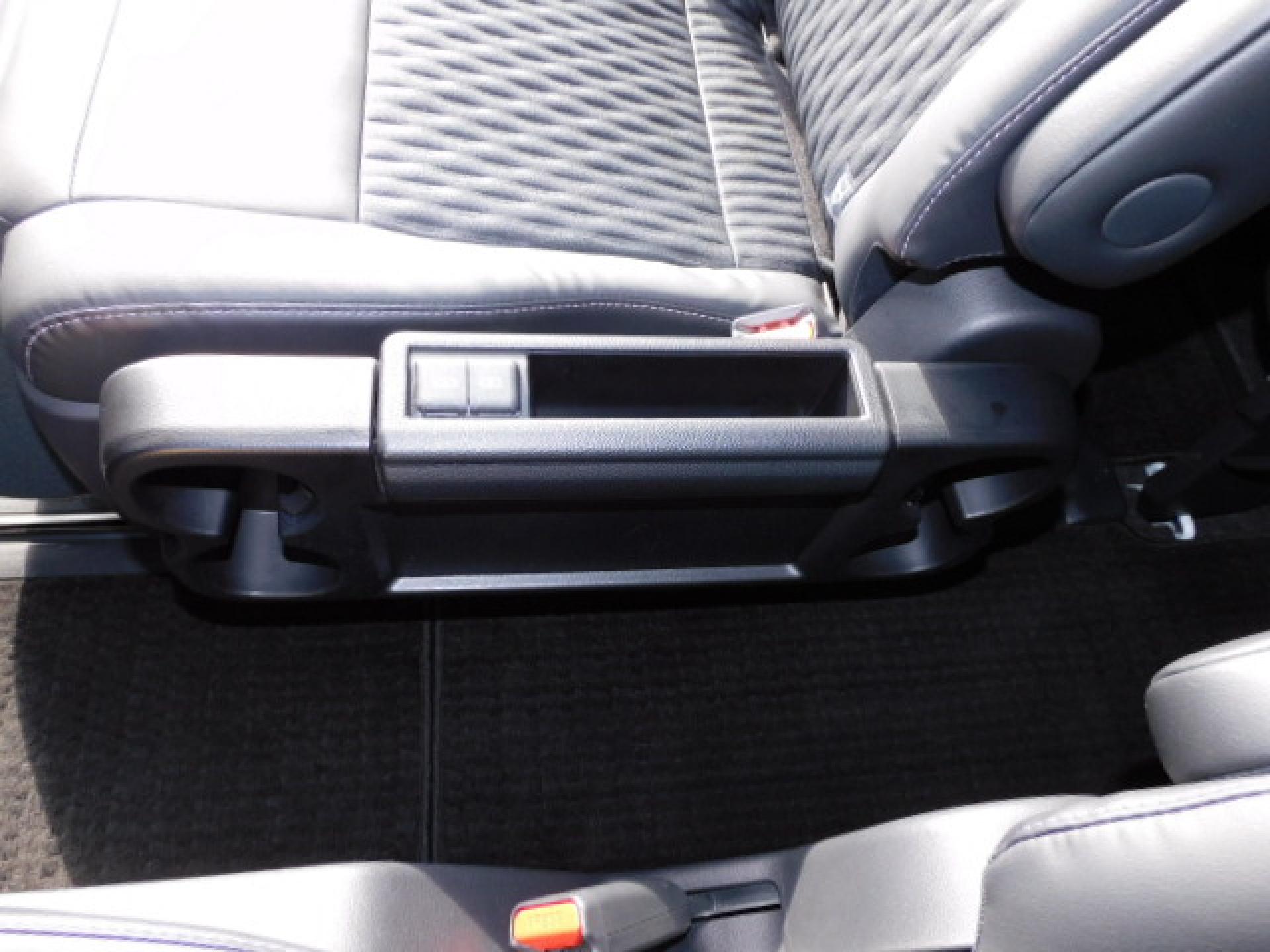 折りたたみ式セカンドシートサイドテーブル（カップホルダー×4・充電用USB×2）