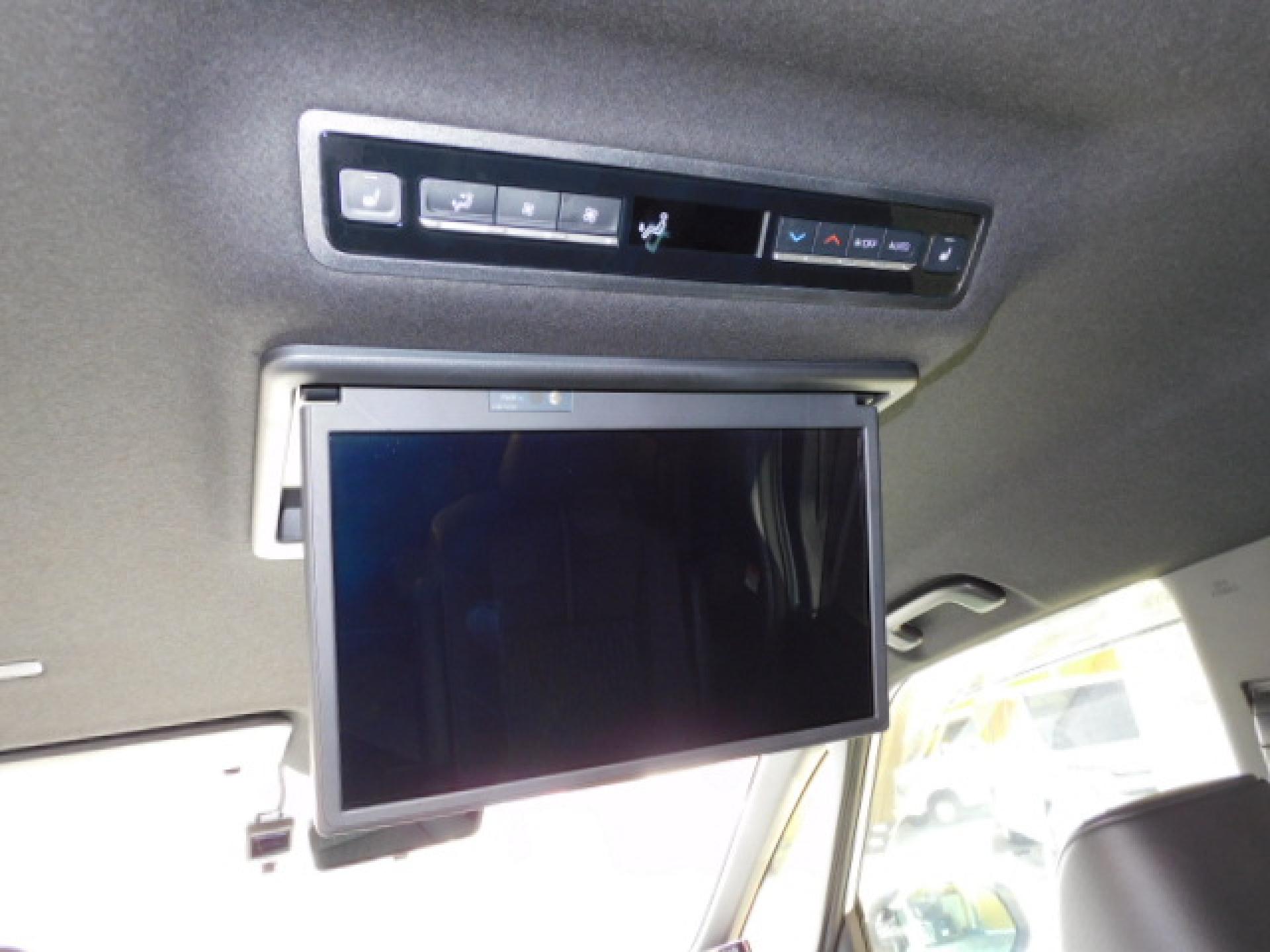 純正14インチ有機EL後席フリップダウンモニター（V14T-R72R）、後席オートエアコン、2列目シートヒーター（※）メーカーオプション快適利便パッケージHigh