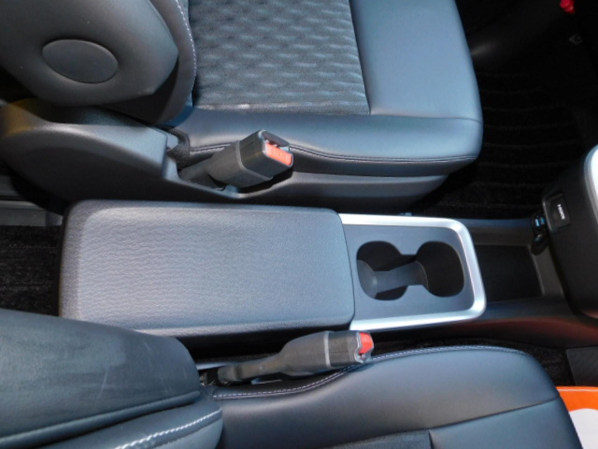 インパネ一体型センターコンソールボックス（アッパートレイ・カップホルダー×2・リアボックス付）