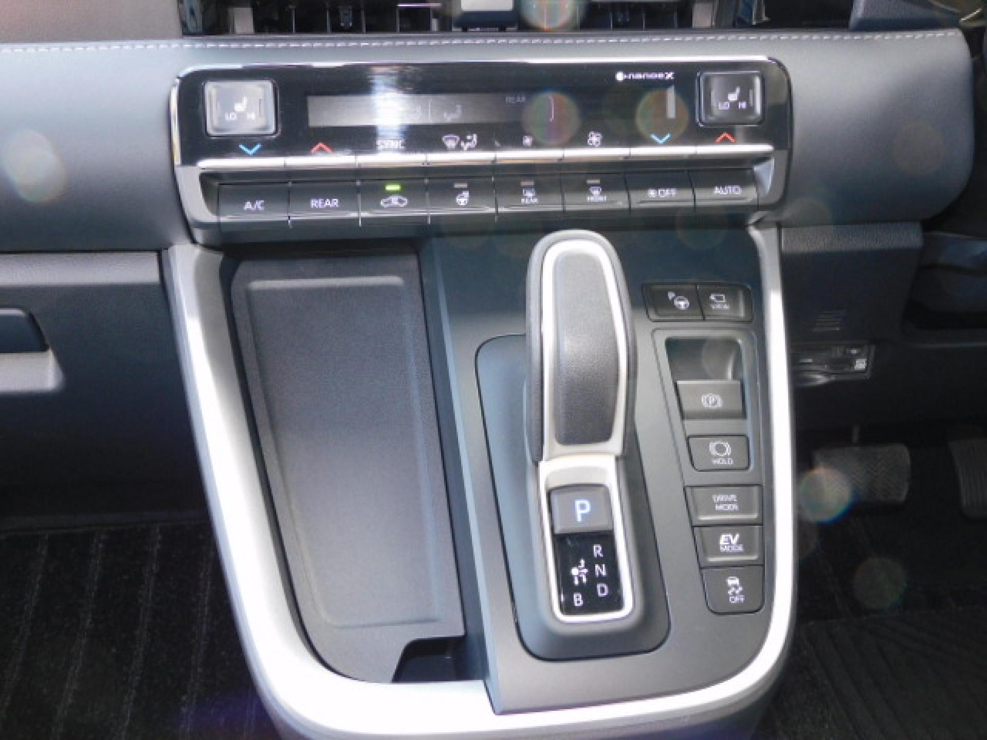 エレクトロシフトマチック（※）メーカーオプション、ナノイーX・ステアリングヒーター（※）メーカーオプション快適利便パッケージHigh