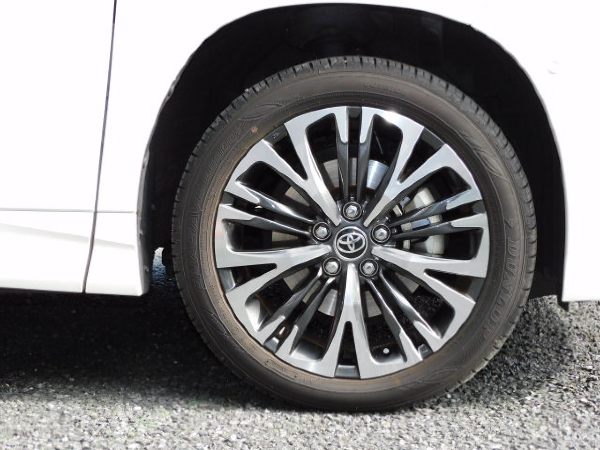 ヤリスクロス用純正18インチアルミホイル（215/50R18）