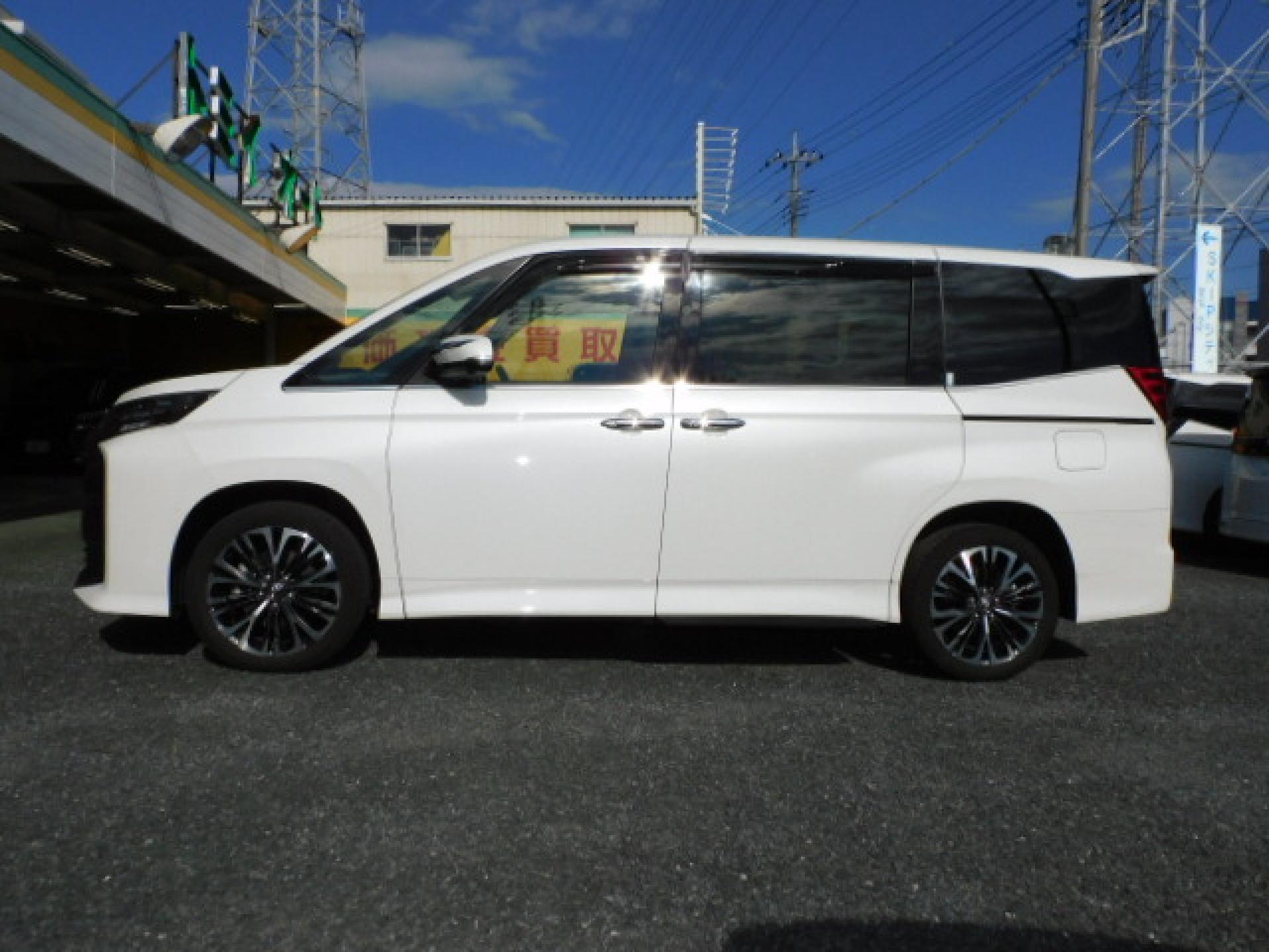 ホワイトパールクリスタルシャイン！ハンズフリーパワースライドドア（※）メーカーオプション快適利便パッケージHigh、ユニバーサルステップ（助手席側）（※）メーカーオプション