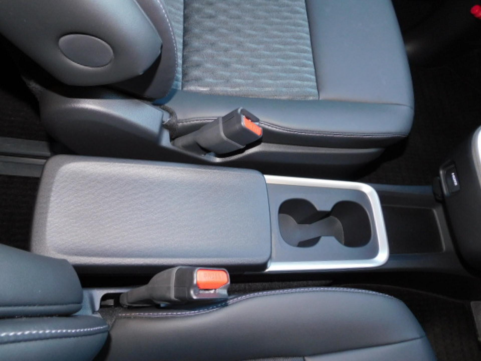 インパネ一体型センターコンソールボックス（アッパートレイ・カップホルダー×2・リアボックス付）