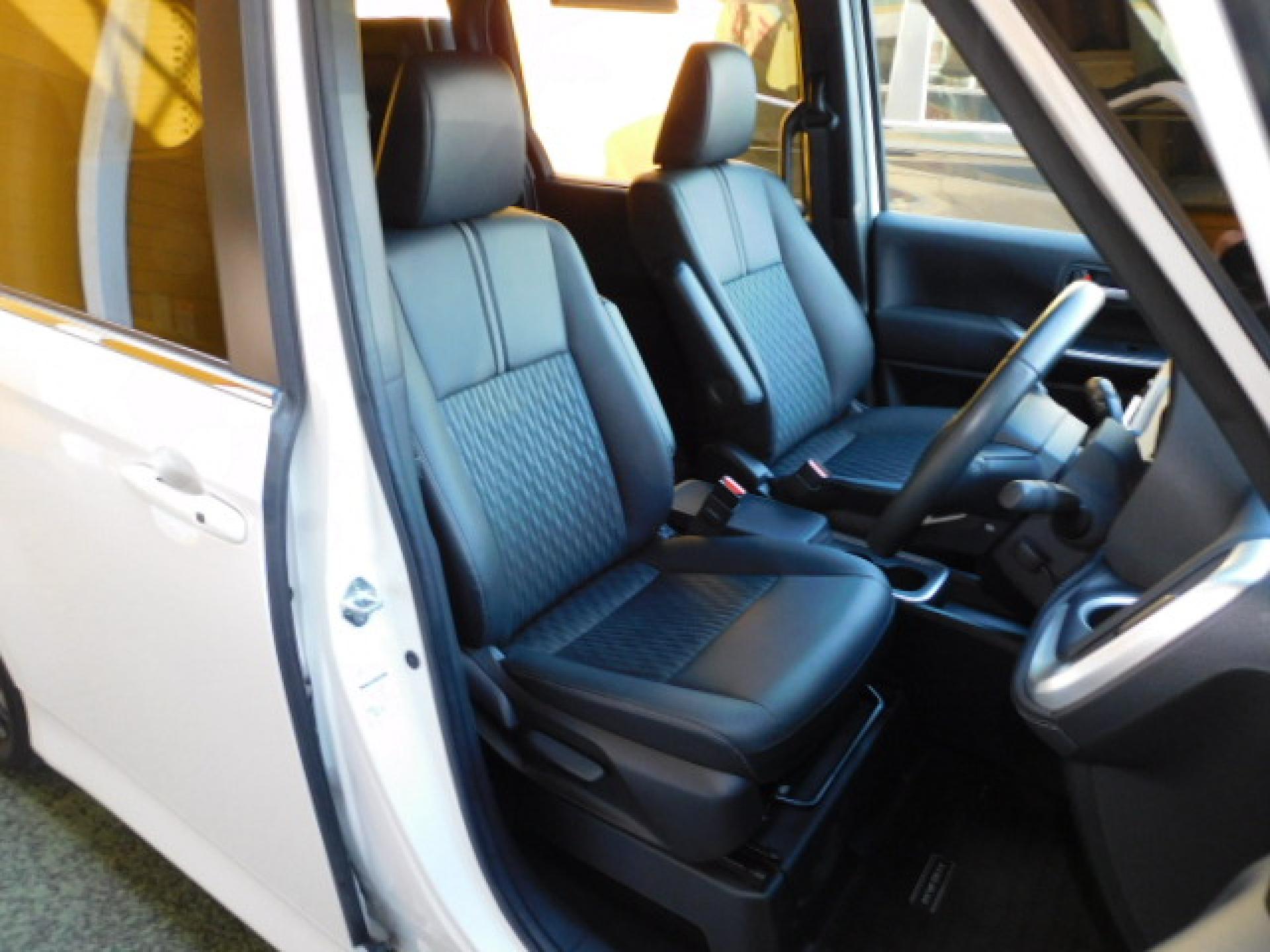 前席＋2列目シートヒーター（※）メーカーオプション快適利便パッケージHigh