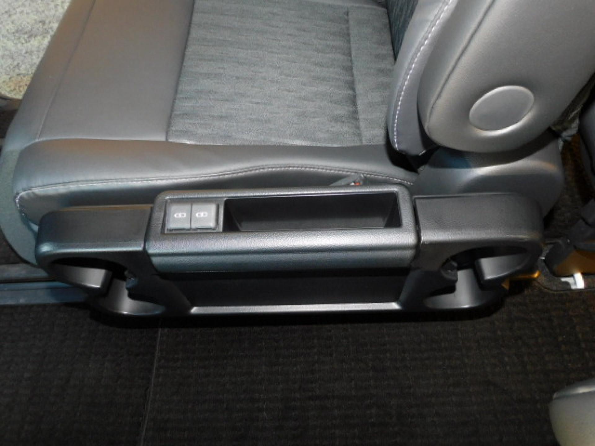 折りたたみ式セカンドシートサイドテーブル（カップホルダー×4・充電用USB×2）