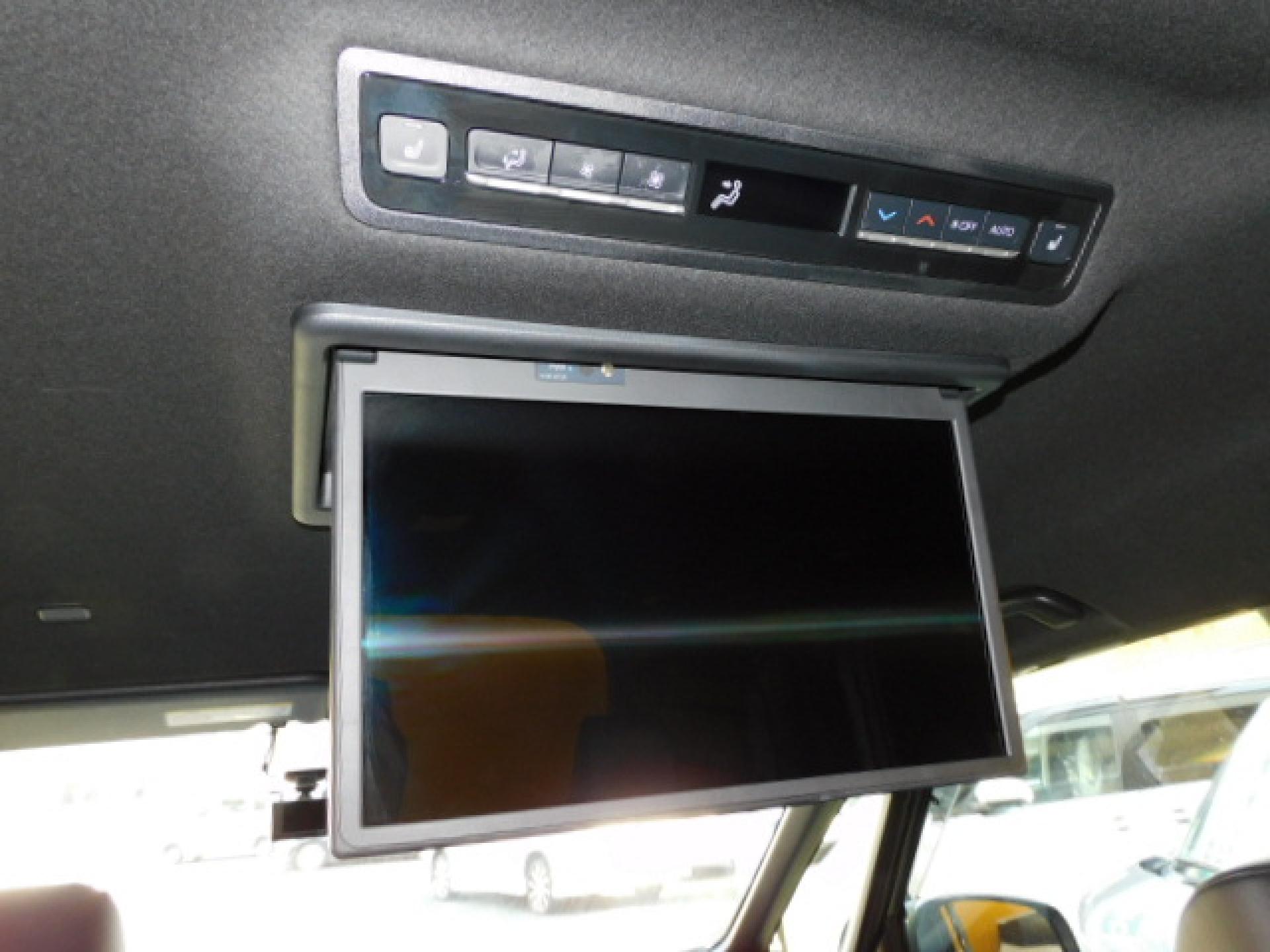 純正14インチ有機EL後席フリップダウンモニター(V14T-R72R)、後席オートエアコン、2列目シートヒーター(※)メーカーオプション快適利便パッケージHigh