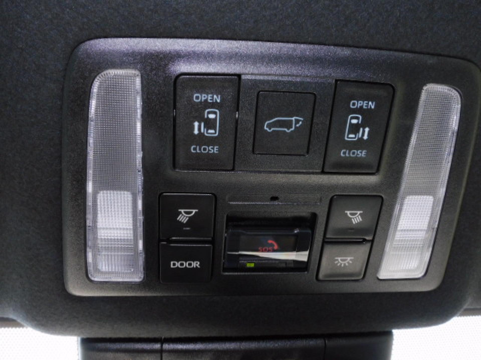 両側パワースライドドア、パワーバックドア(※)メーカーオプション快適利便パッケージHigh、ヘルプネットスイッチ