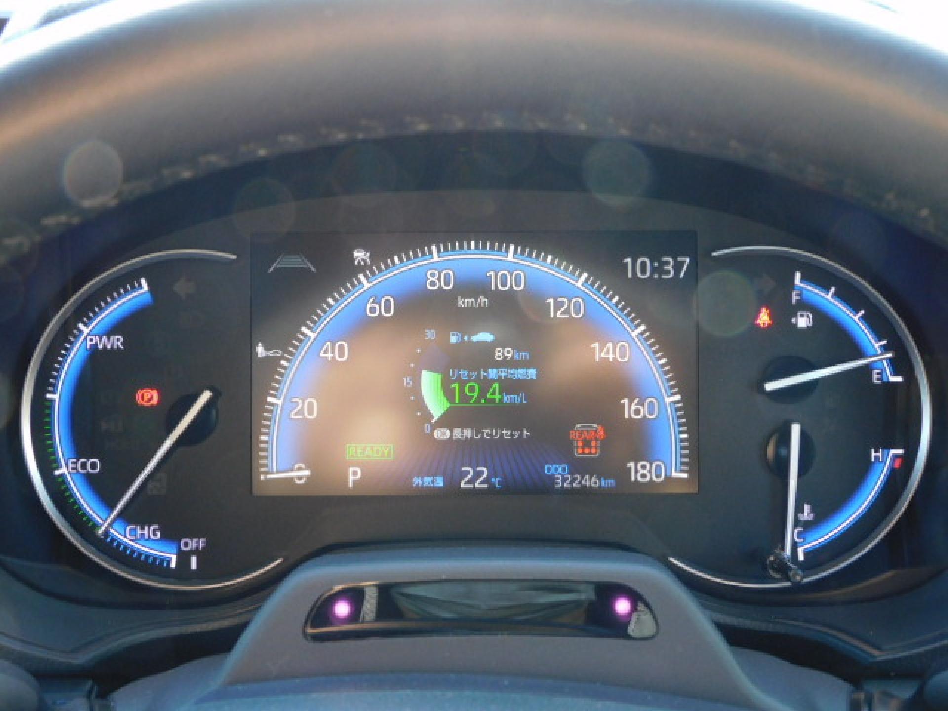 ハイブリッド専用オプティトロンメーター+7インチマルチインフォメーションディスプレイ、ドライバーモニターカメラ(※)メーカーオプション