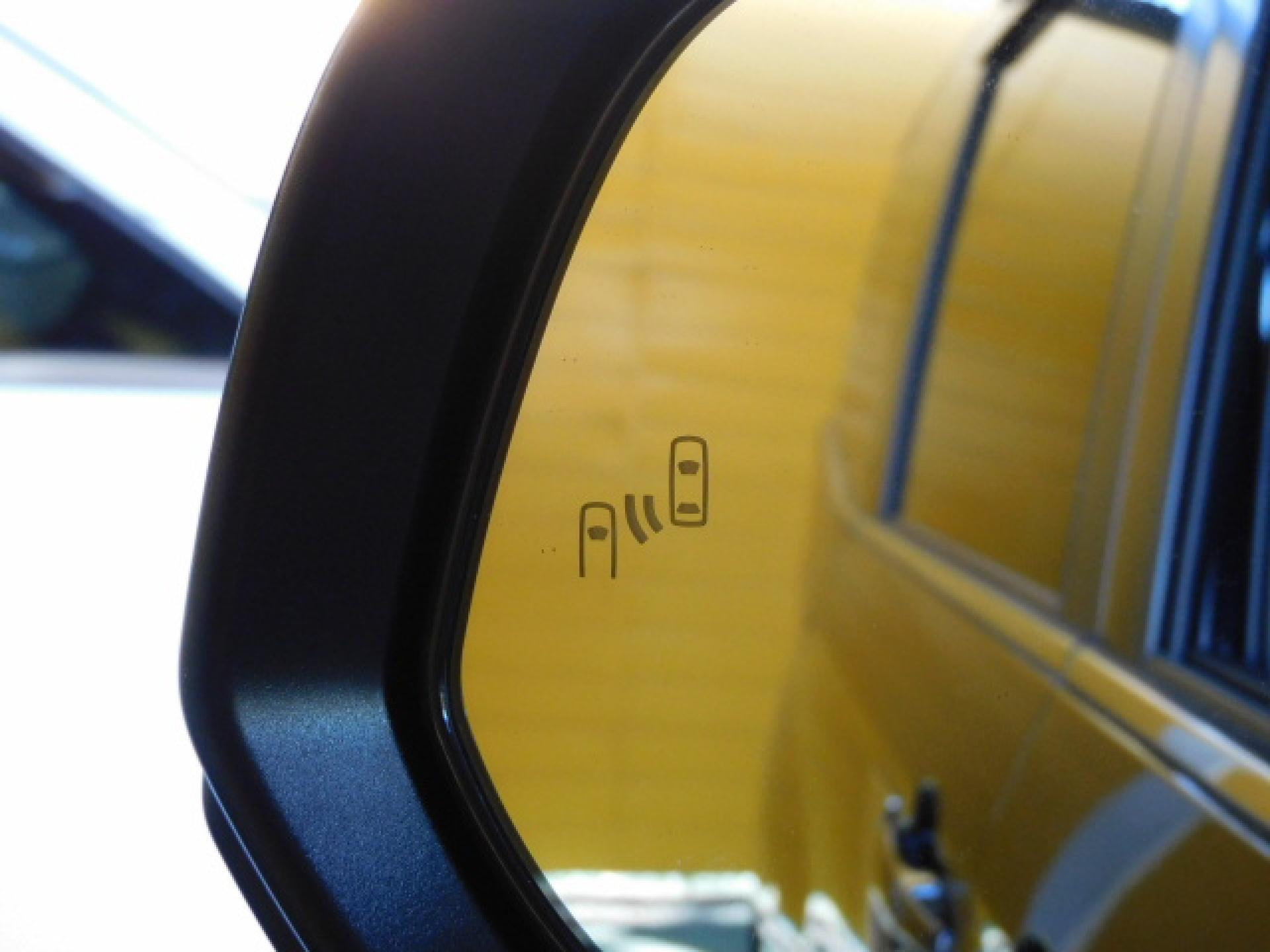 ブラインドスポットモニター+安心降車アシスト(※)メーカーオプション