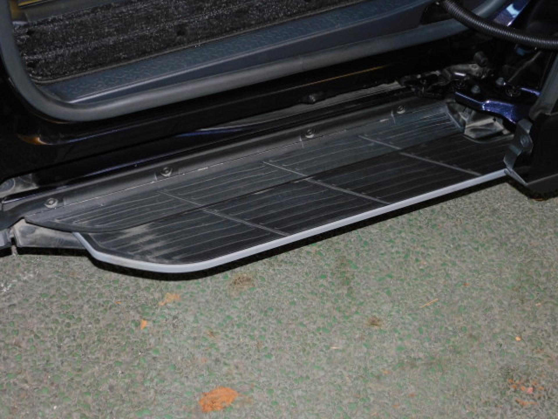 ユニバーサルステップ(※)メーカーオプション