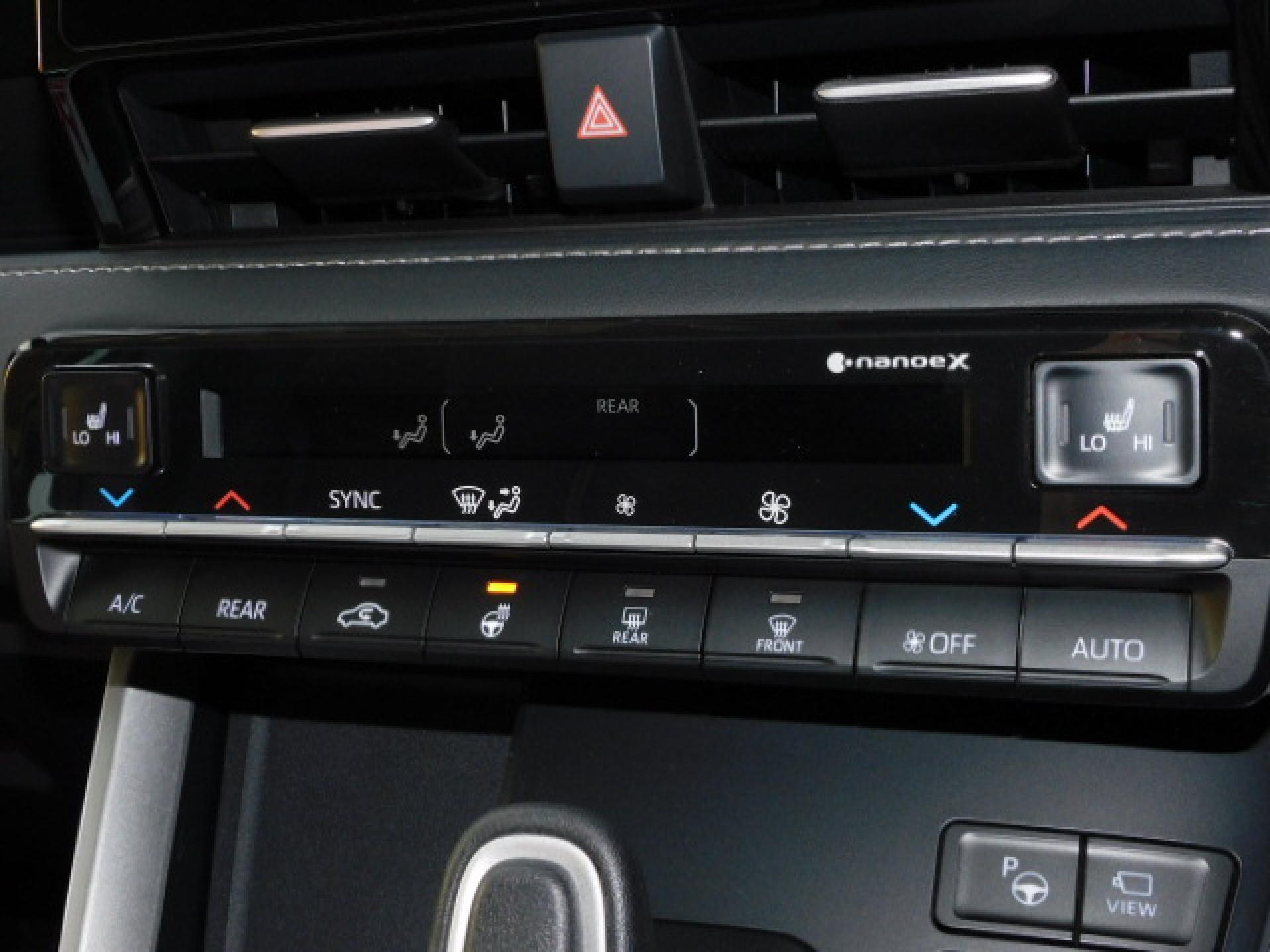 ナノイーX・ステアリングヒーター(※)メーカーオプション快適利便パッケージHigh