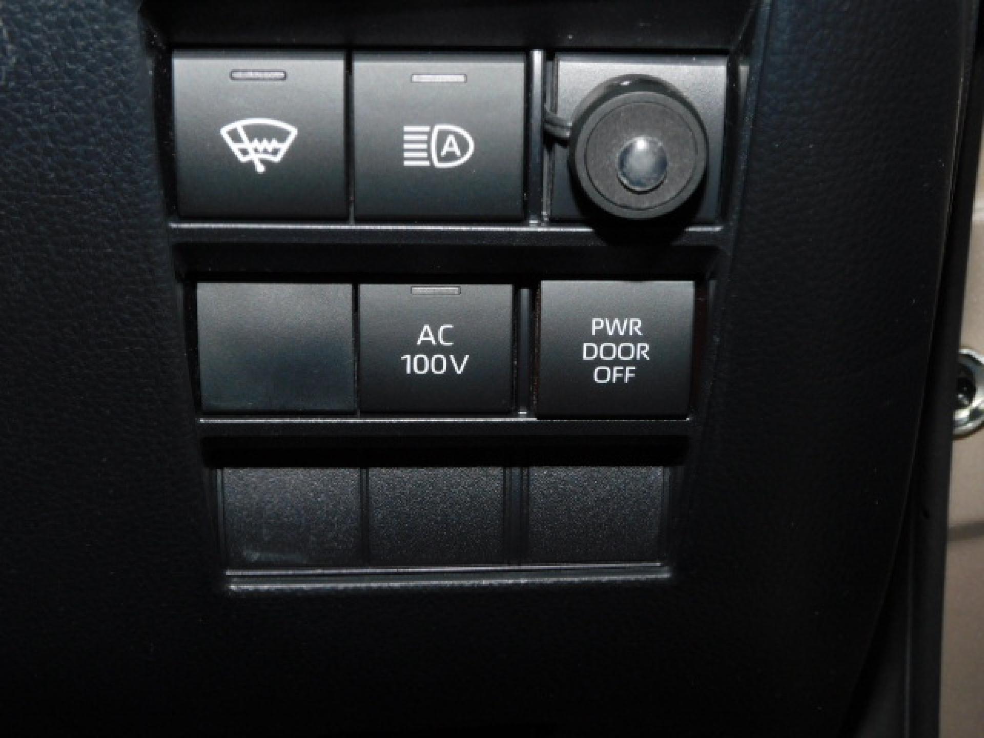 ウィンドシールドデアイサー&PTCヒーター(※)メーカーオプション 寒冷地仕様、オートマチックハイビーム、TVジャンパー、AC100V/1500Wメインスイッチ、パワードアメインスイッチ